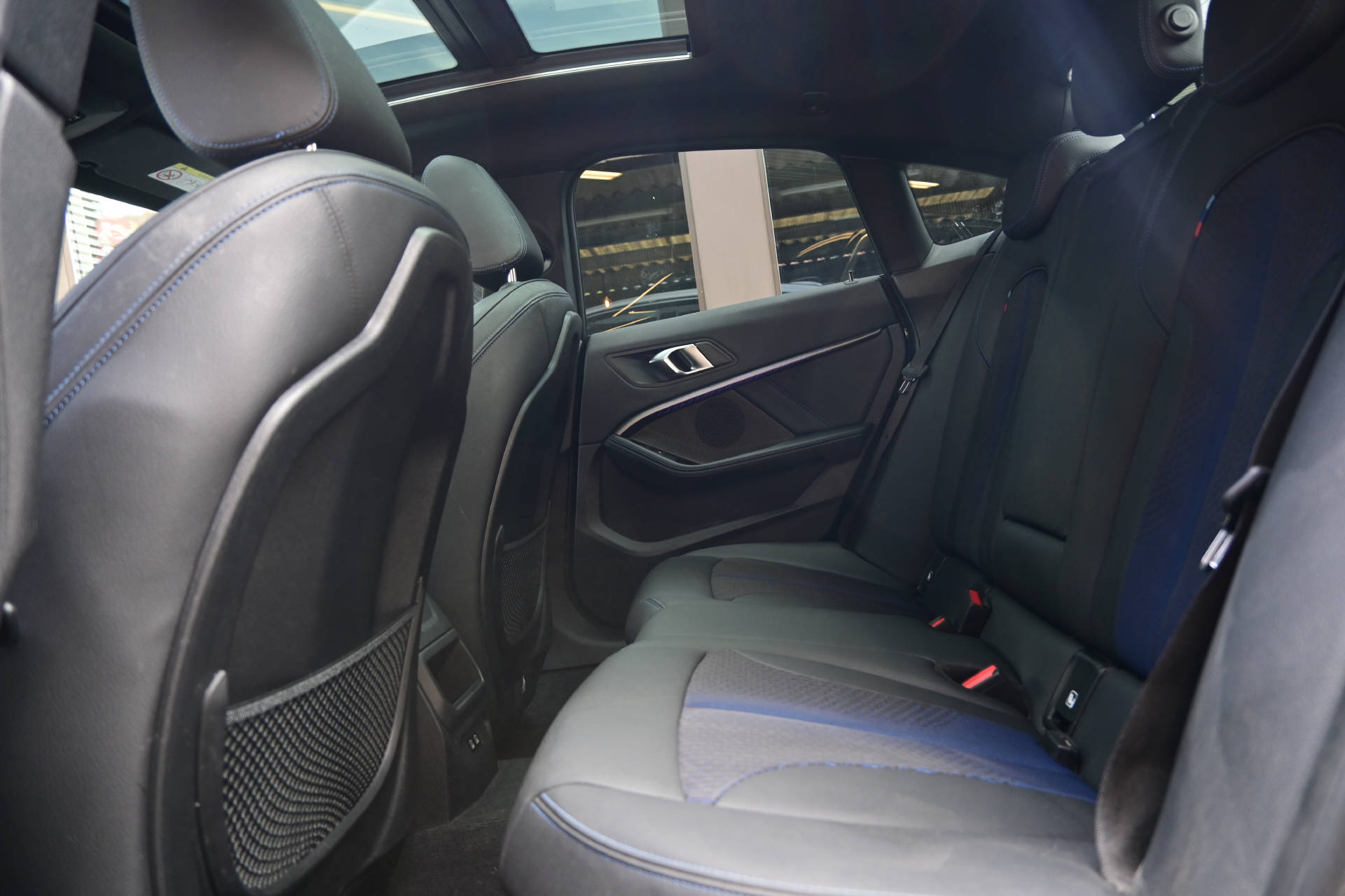 BMW 218i Gran Coupé M-Sport *Panoramadach*-image-18