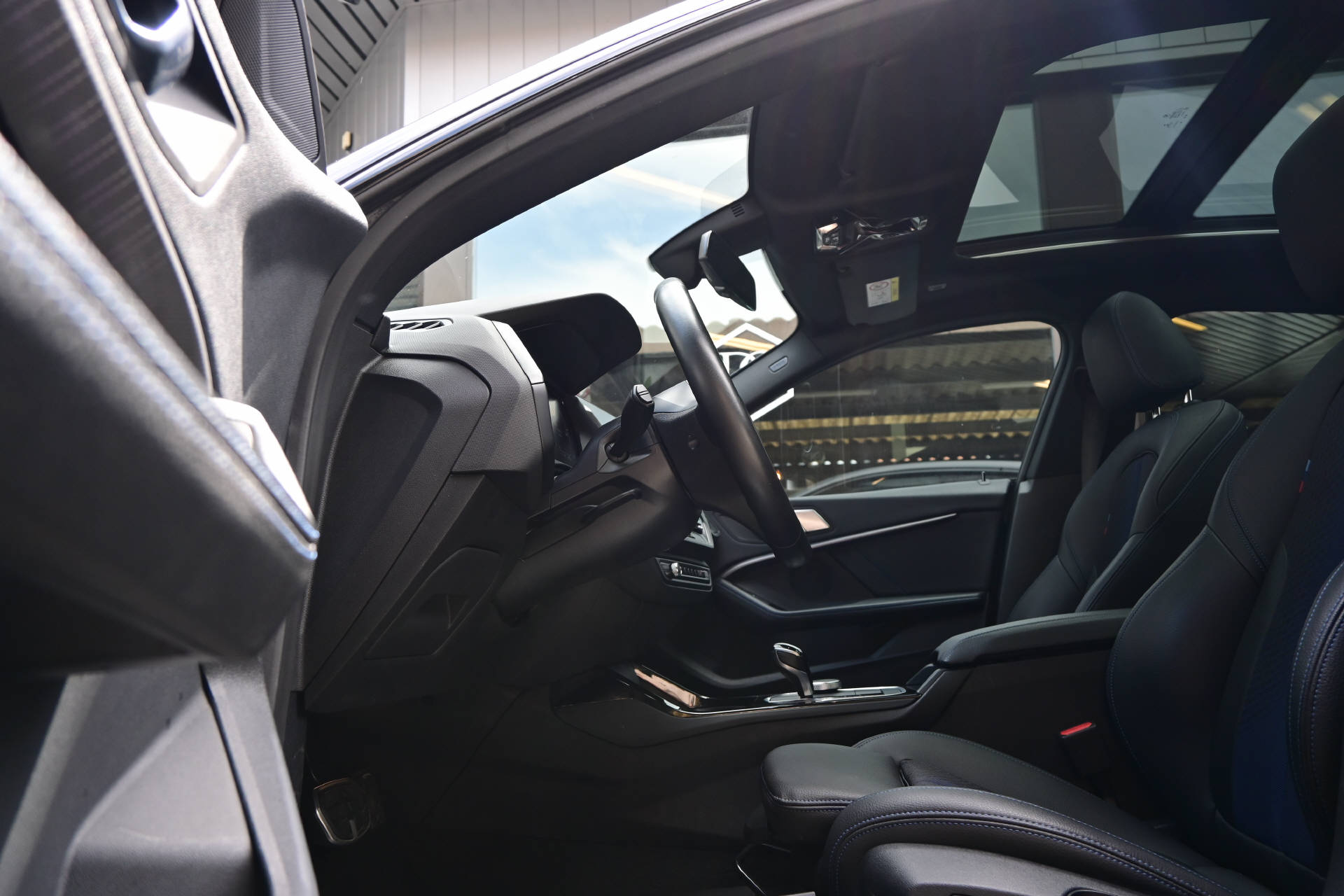 BMW 218i Gran Coupé M-Sport *Panoramadach*-image-15