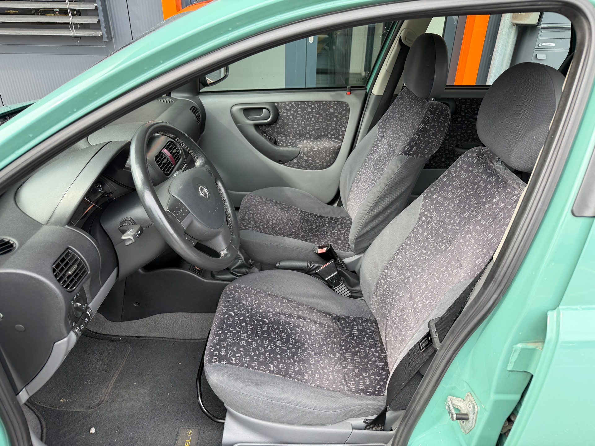 OPEL Corsa 1.4 16V Comfort-image-9
