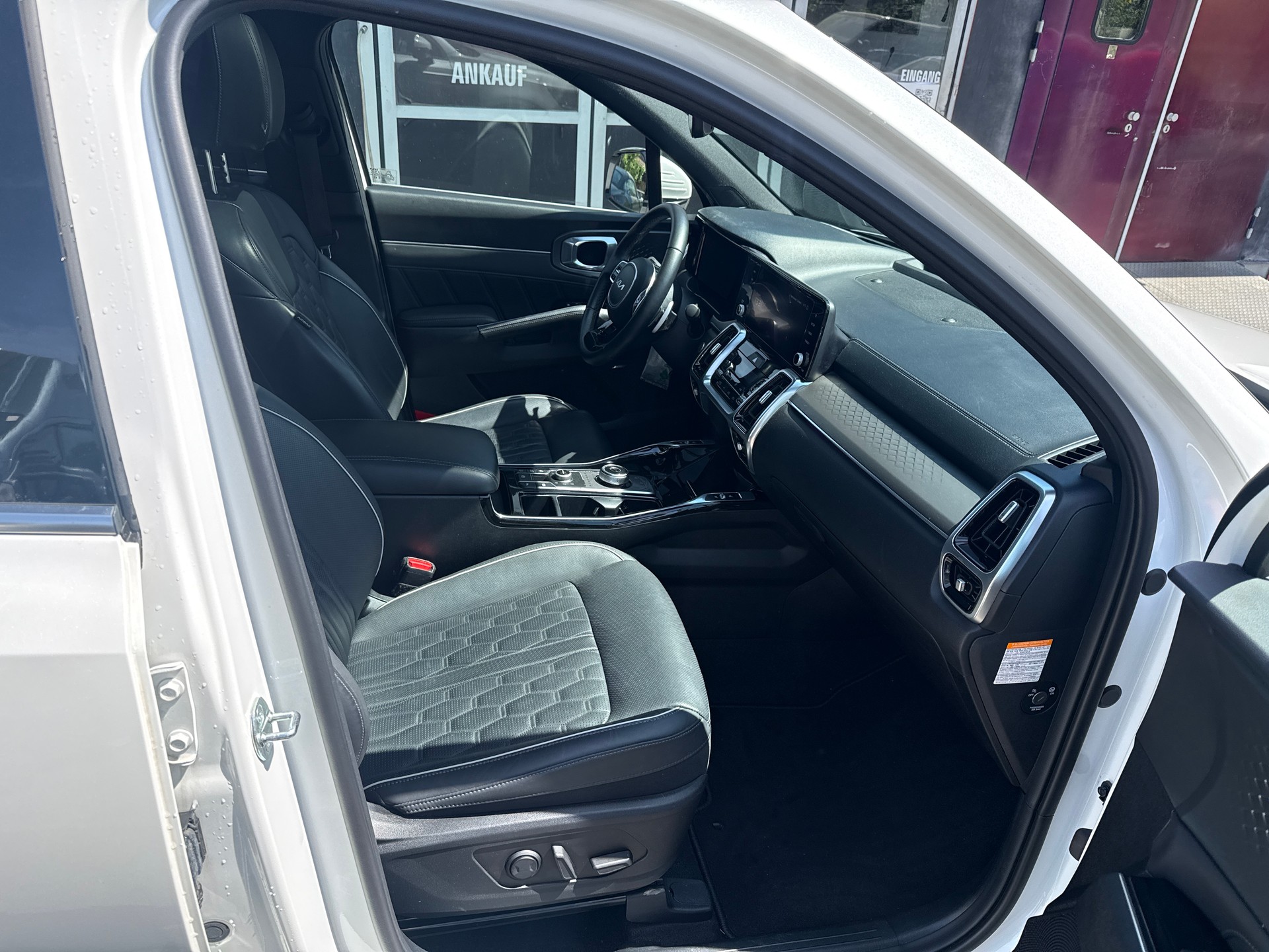 KIA Sorento 1.6 T-GDi HEV Style-image-9
