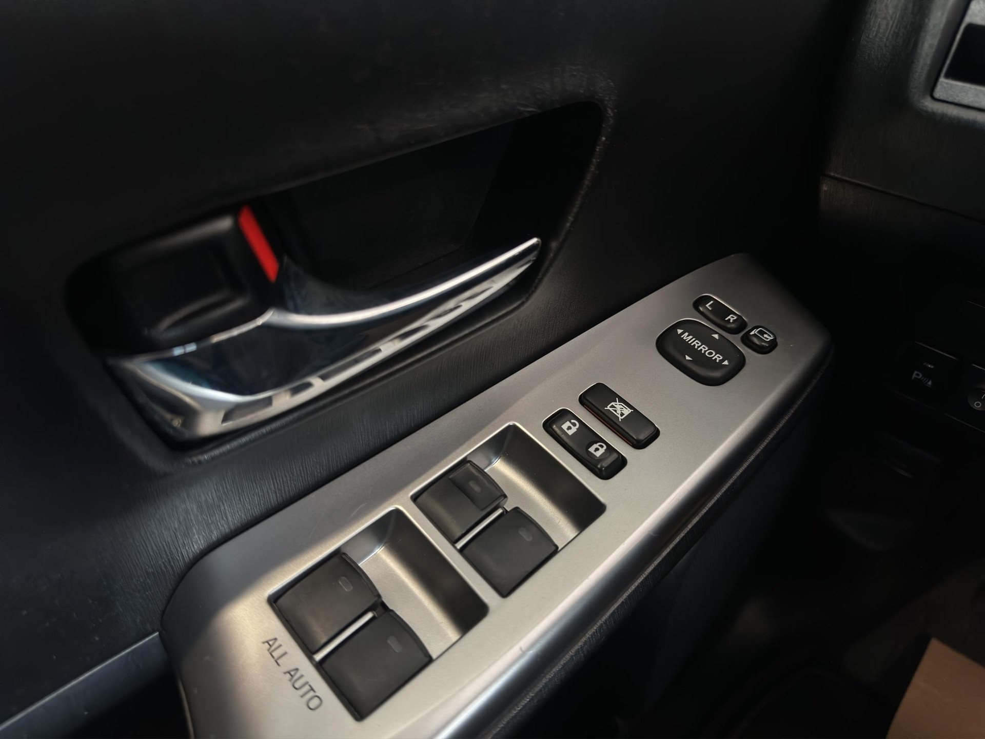 TOYOTA Prius+ Wagon 1.8 VVTi HSD Style-image-9