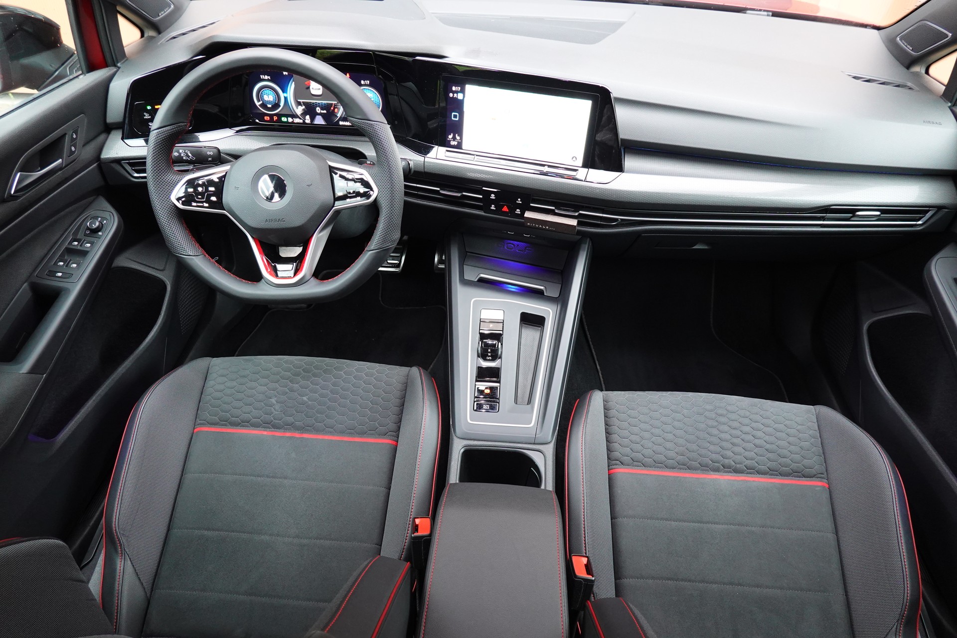 VW Golf 2.0 TSI GTI Clubsport DSG -"Jantes 19' Noir * Feux IQ Light * Sièges Chauffant * Head-up Display * Caméra + Capteurs"-image-10