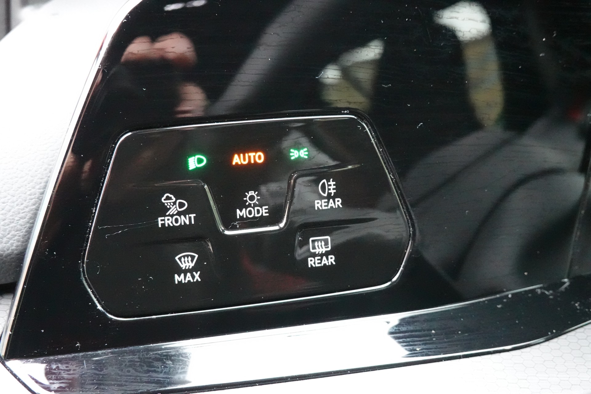 VW Golf 2.0 TSI GTI Clubsport DSG -"Jantes 19' Noir * Feux IQ Light * Sièges Chauffant * Head-up Display * Caméra + Capteurs"-image-14