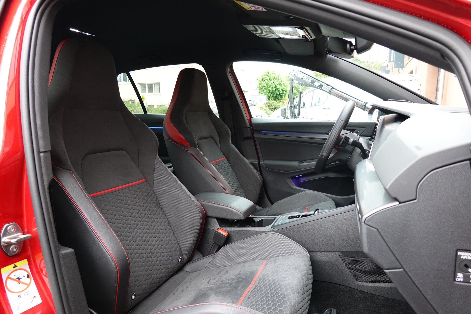 VW Golf 2.0 TSI GTI Clubsport DSG -"Jantes 19' Noir * Feux IQ Light * Sièges Chauffant * Head-up Display * Caméra + Capteurs"-image-23
