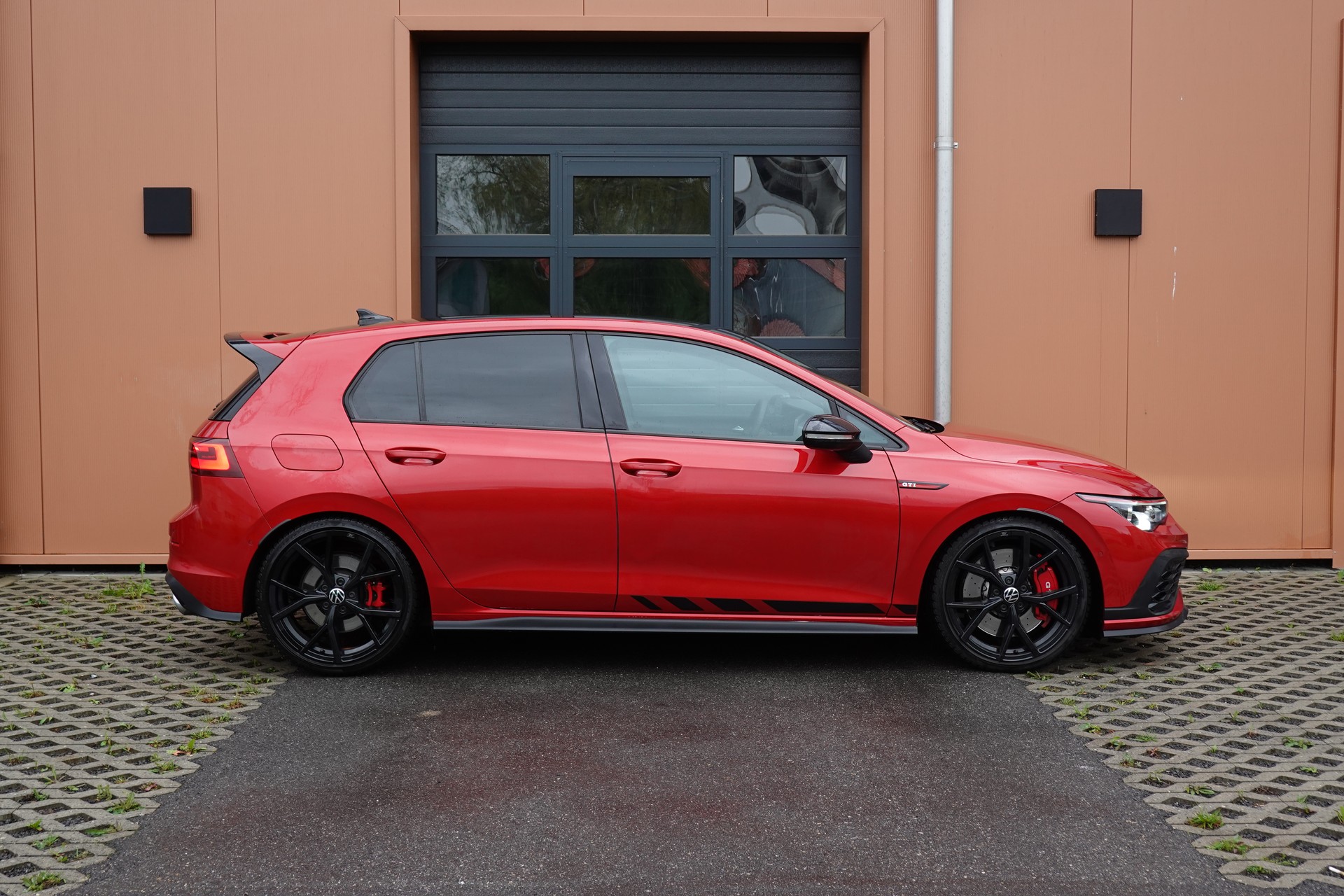 VW Golf 2.0 TSI GTI Clubsport DSG -"Jantes 19' Noir * Feux IQ Light * Sièges Chauffant * Head-up Display * Caméra + Capteurs"-image-3