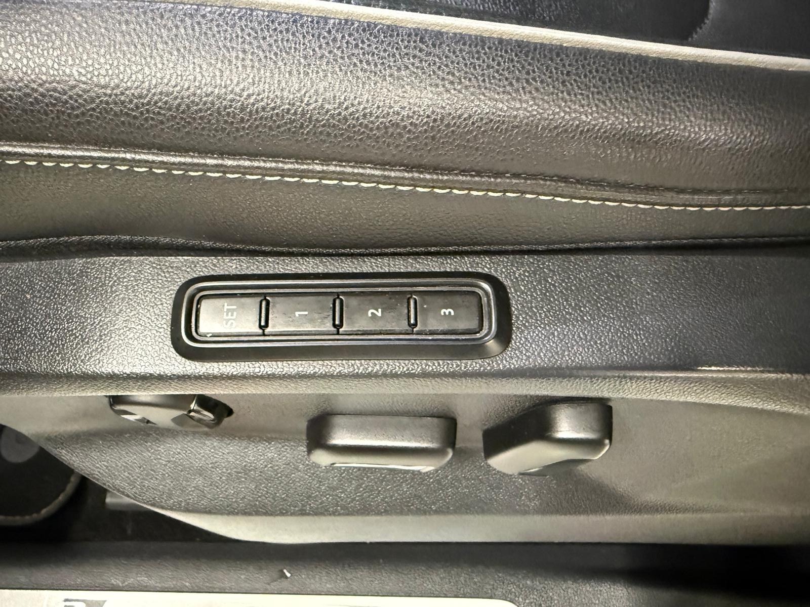 VW Tiguan 2.0 TDI SCR R-Line Highline 4Motion DSG-image-19