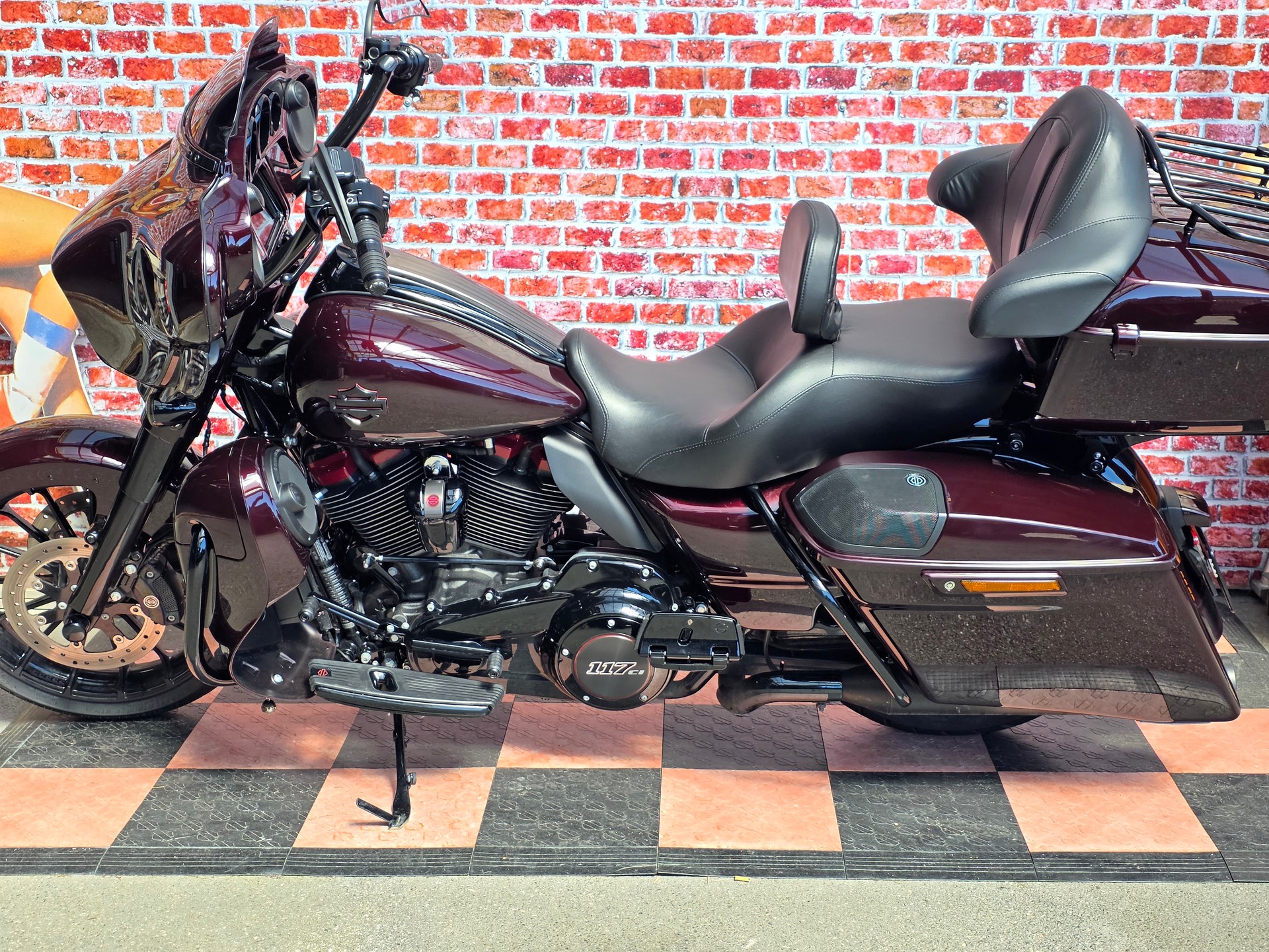 HARLEY-DAVIDSON FLHXSE Street Glide ABS CVO 117-showroom-element-3