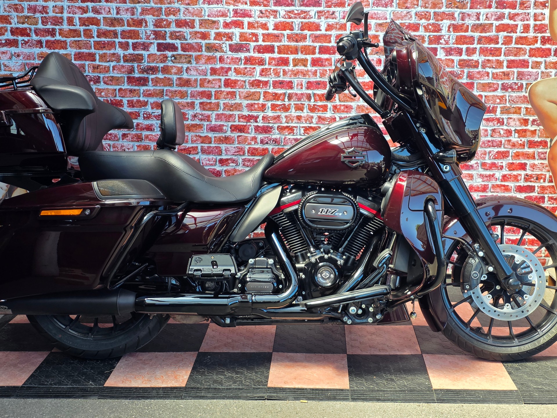 HARLEY-DAVIDSON FLHXSE Street Glide ABS CVO 117-showroom-element-2