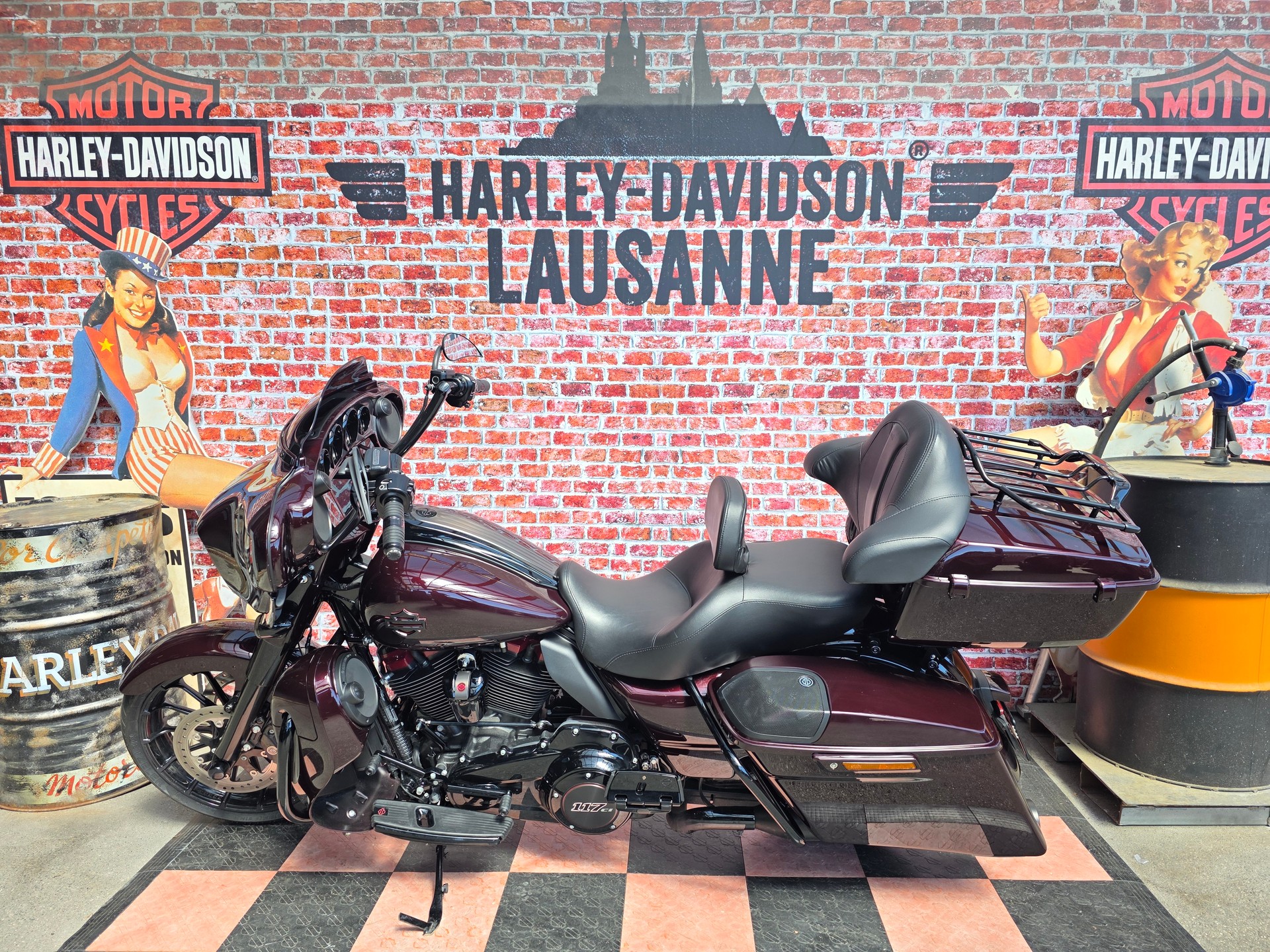 HARLEY-DAVIDSON FLHXSE Street Glide ABS CVO 117-showroom-element-1