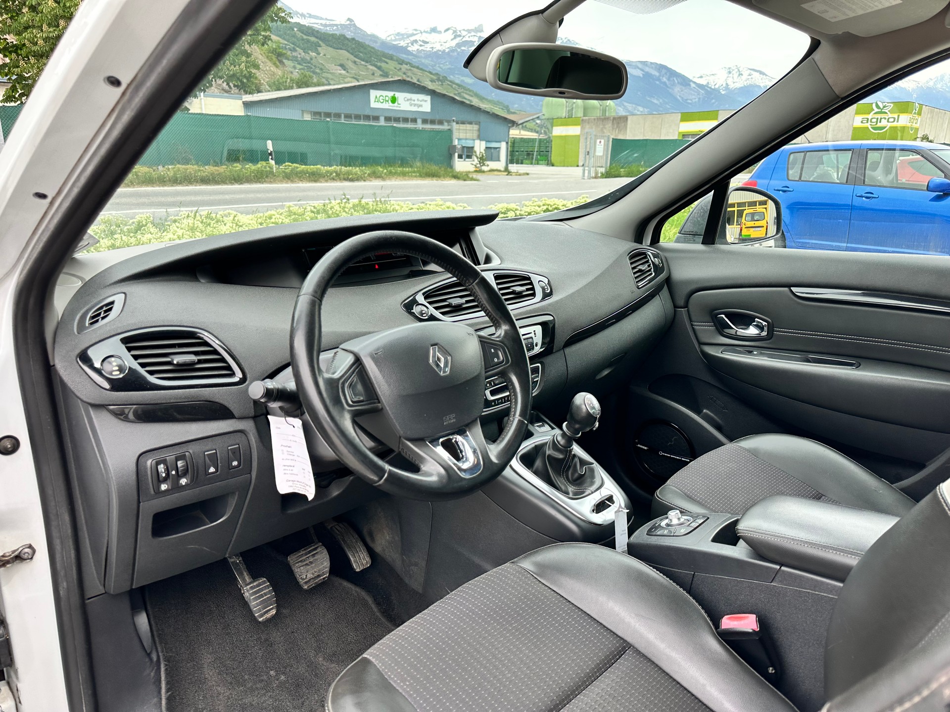 RENAULT Scénic 1.2 16V Turbo Bose Edition-image-10