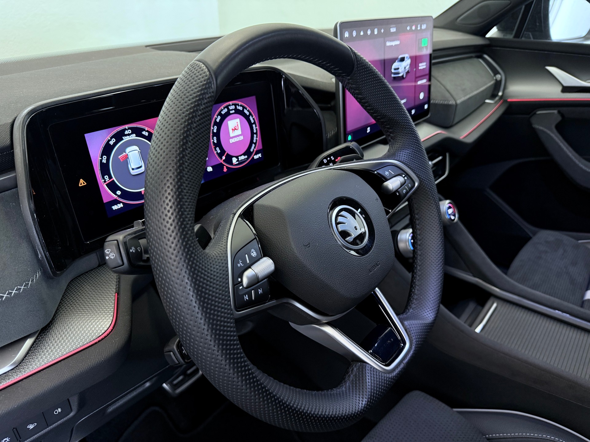 SKODA Kodiaq 2.0 TDI CR SportLine 4x4 DSG-image-17