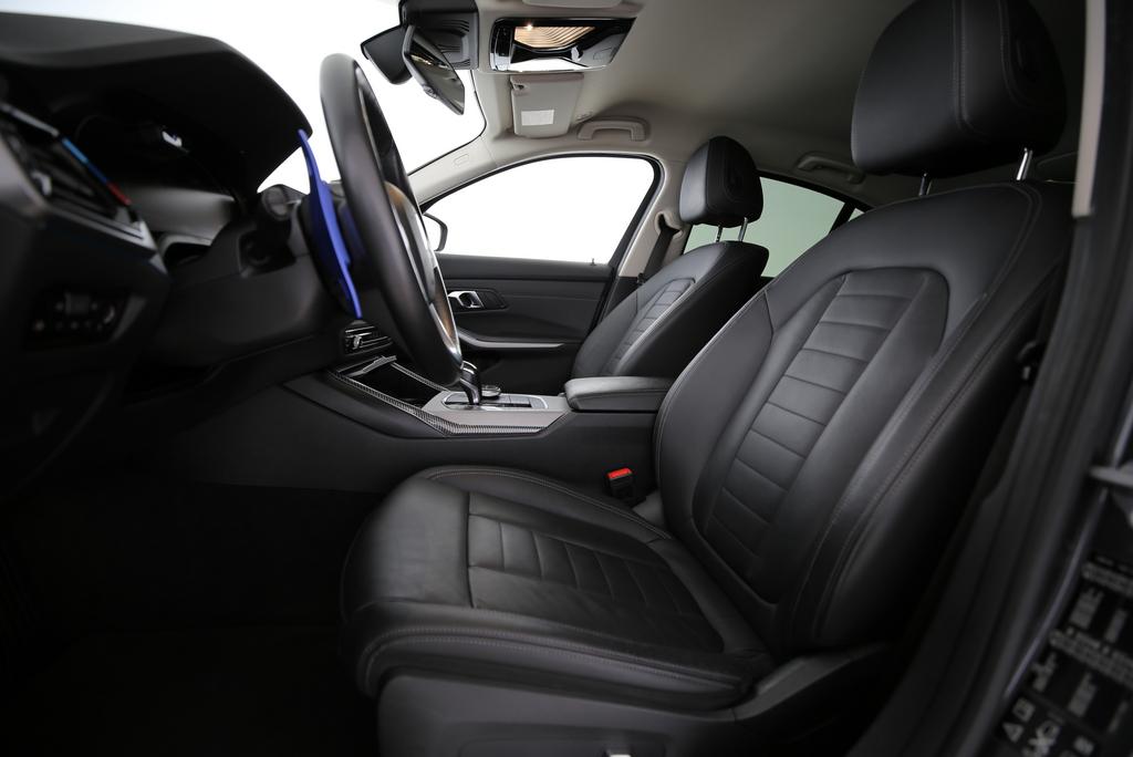 BMW 320d xDrive SAG-showroom-element-2
