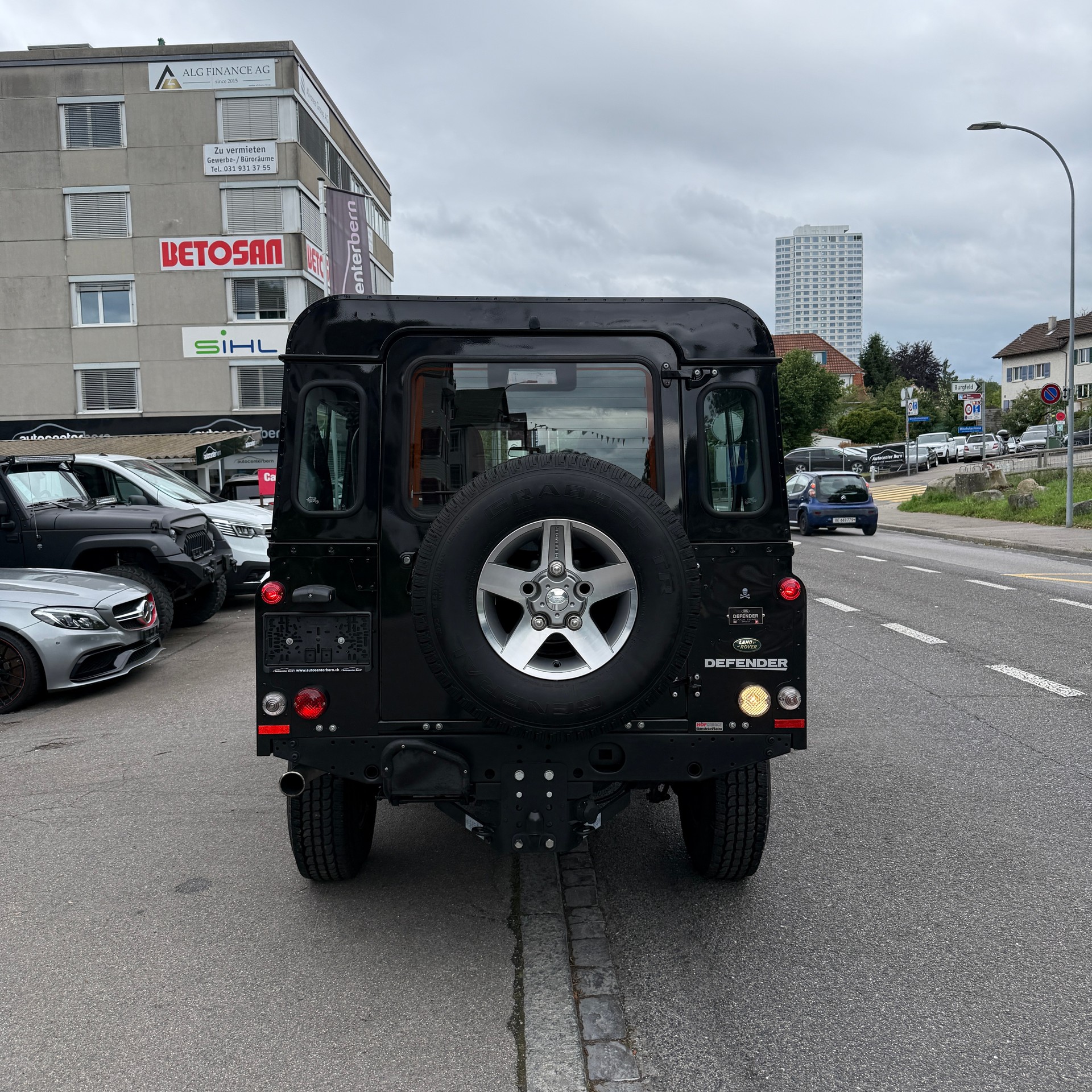 LAND ROVER Defender 110 SW 2.4Tdc Black Pearl 1/25-image-5