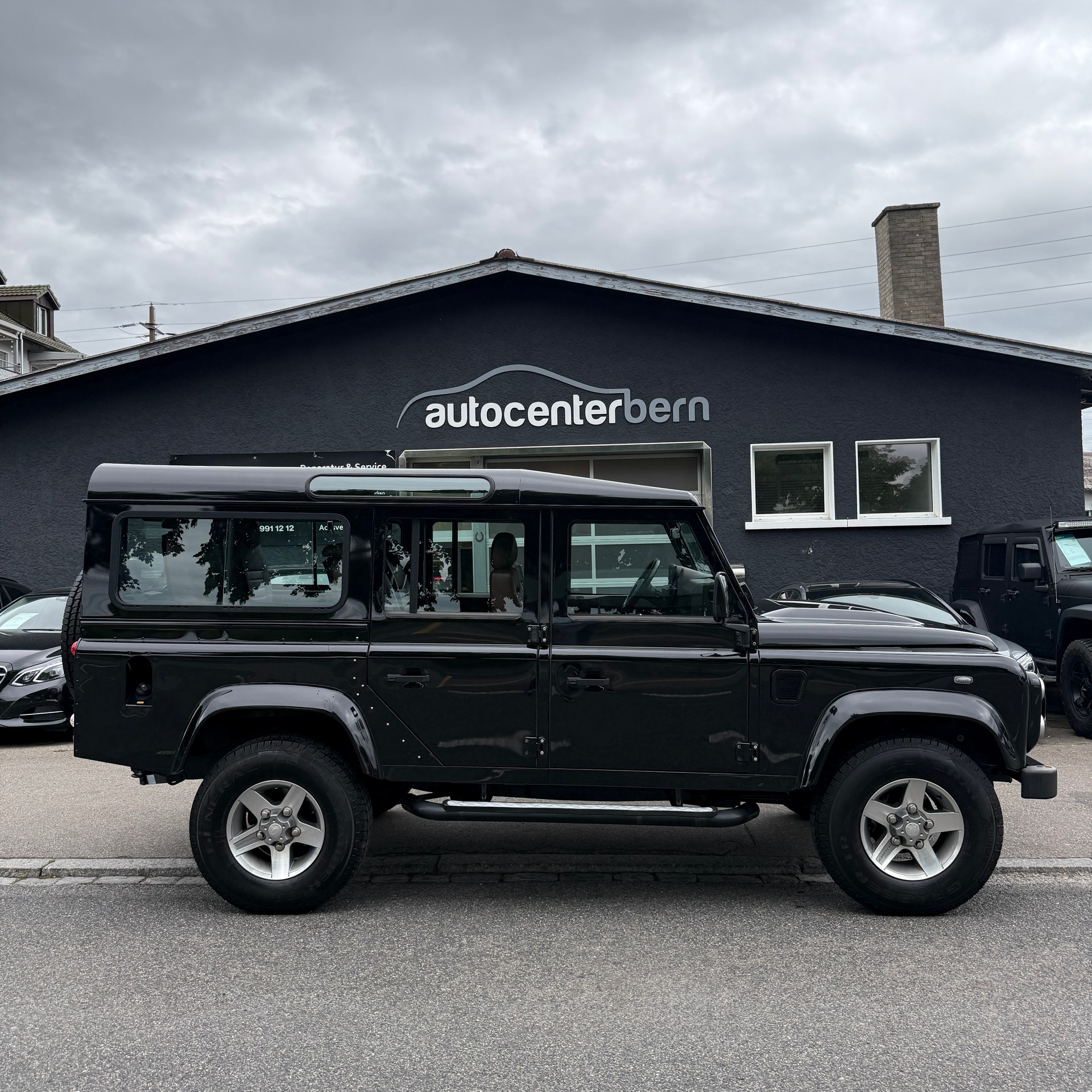 LAND ROVER Defender 110 SW 2.4Tdc Black Pearl 1/25-image-7