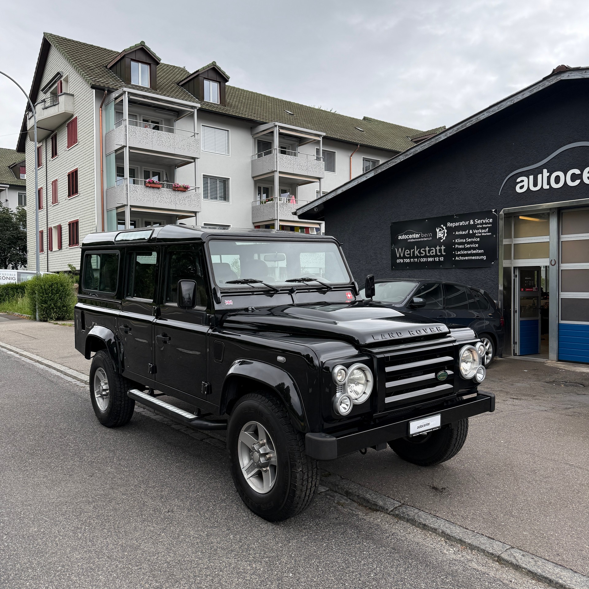LAND ROVER Defender 110 SW 2.4Tdc Black Pearl 1/25