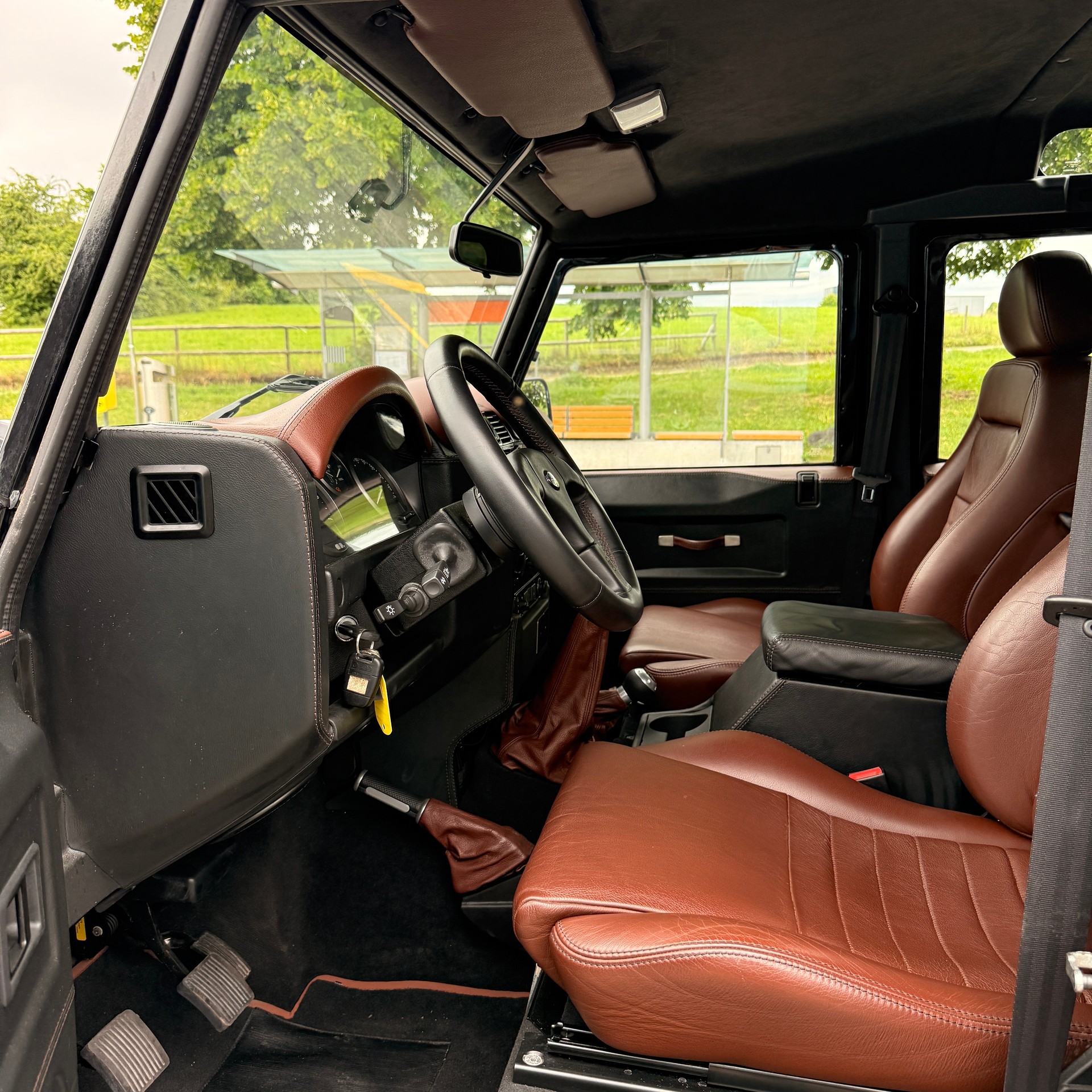 LAND ROVER Defender 110 SW 2.4Tdc Black Pearl 1/25-image-8