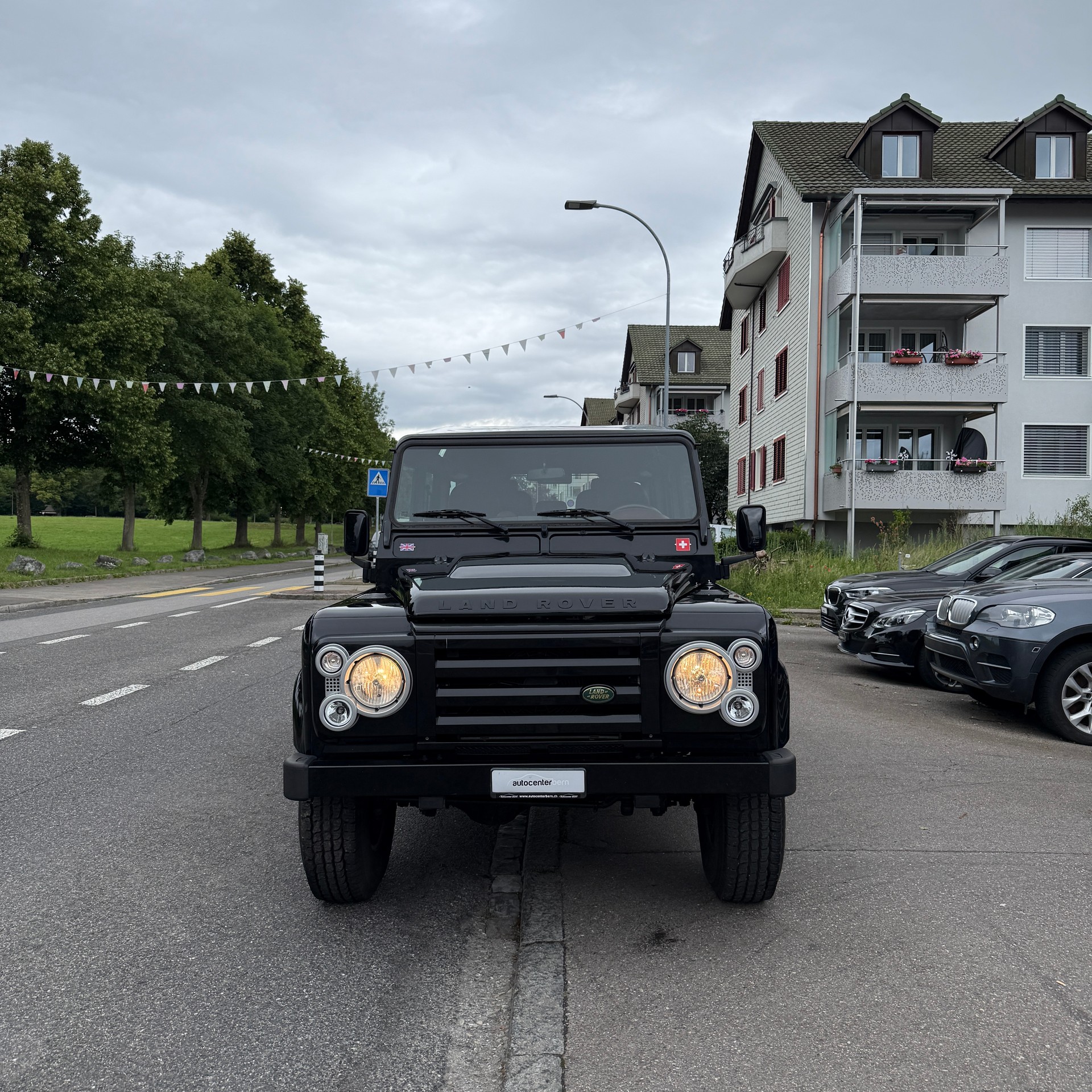 LAND ROVER Defender 110 SW 2.4Tdc Black Pearl 1/25-image-1