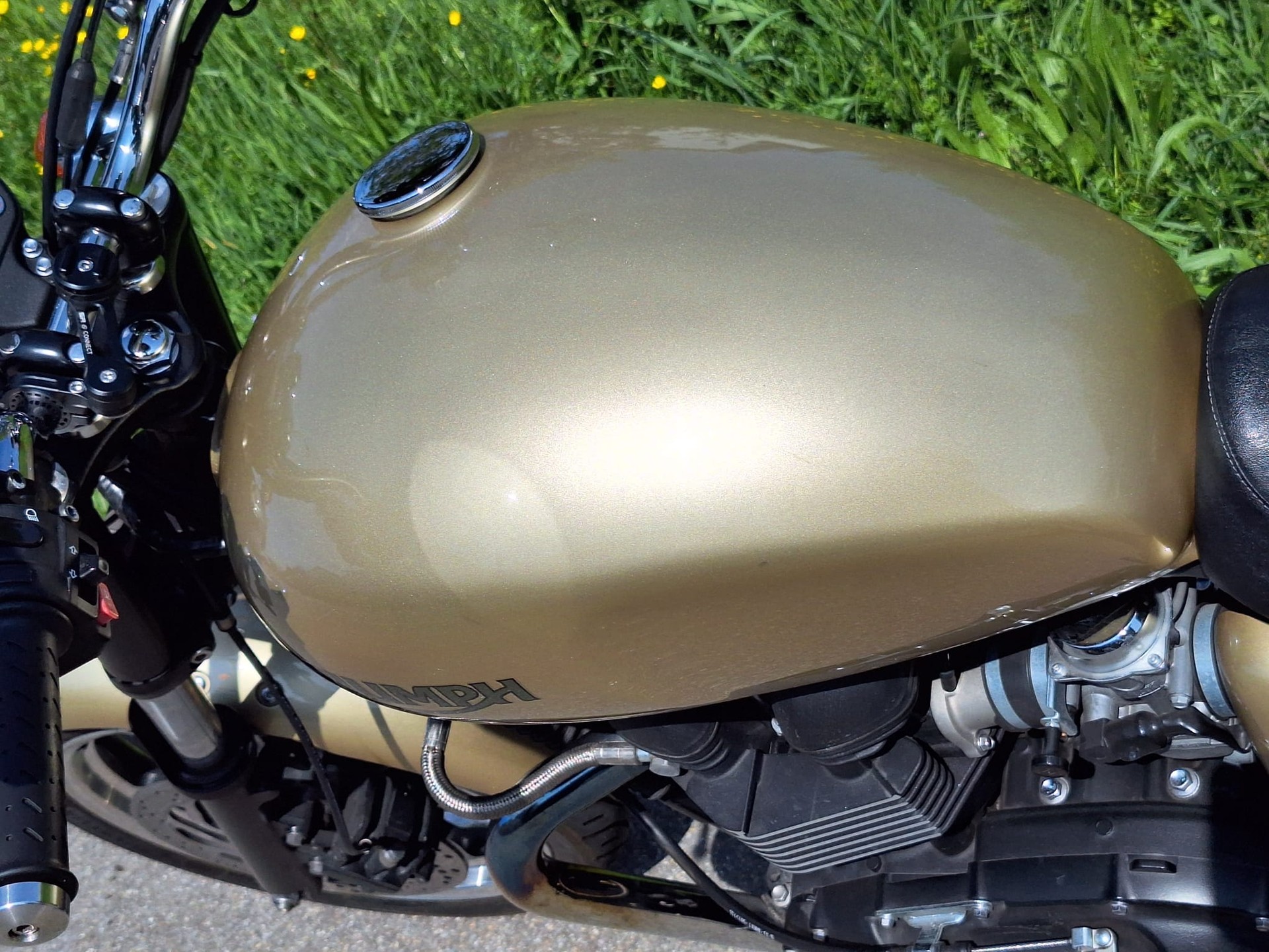 TRIUMPH Bonneville 900 i-image-3