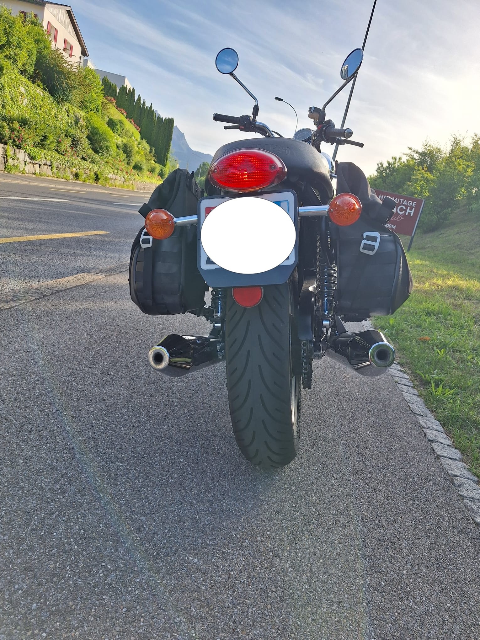 TRIUMPH Bonneville 900 i-image-6