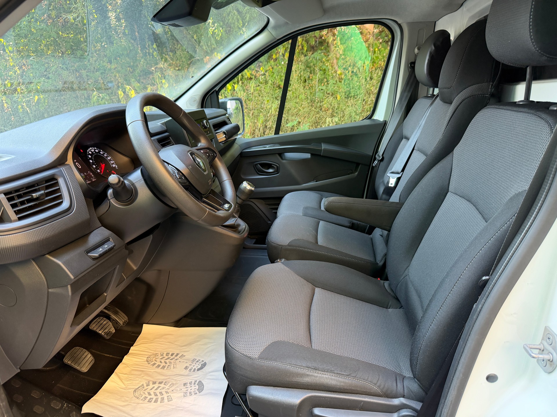 RENAULT Trafic 2.0 Blue dCi 130 Business L1H1 EN-showroom-element-1