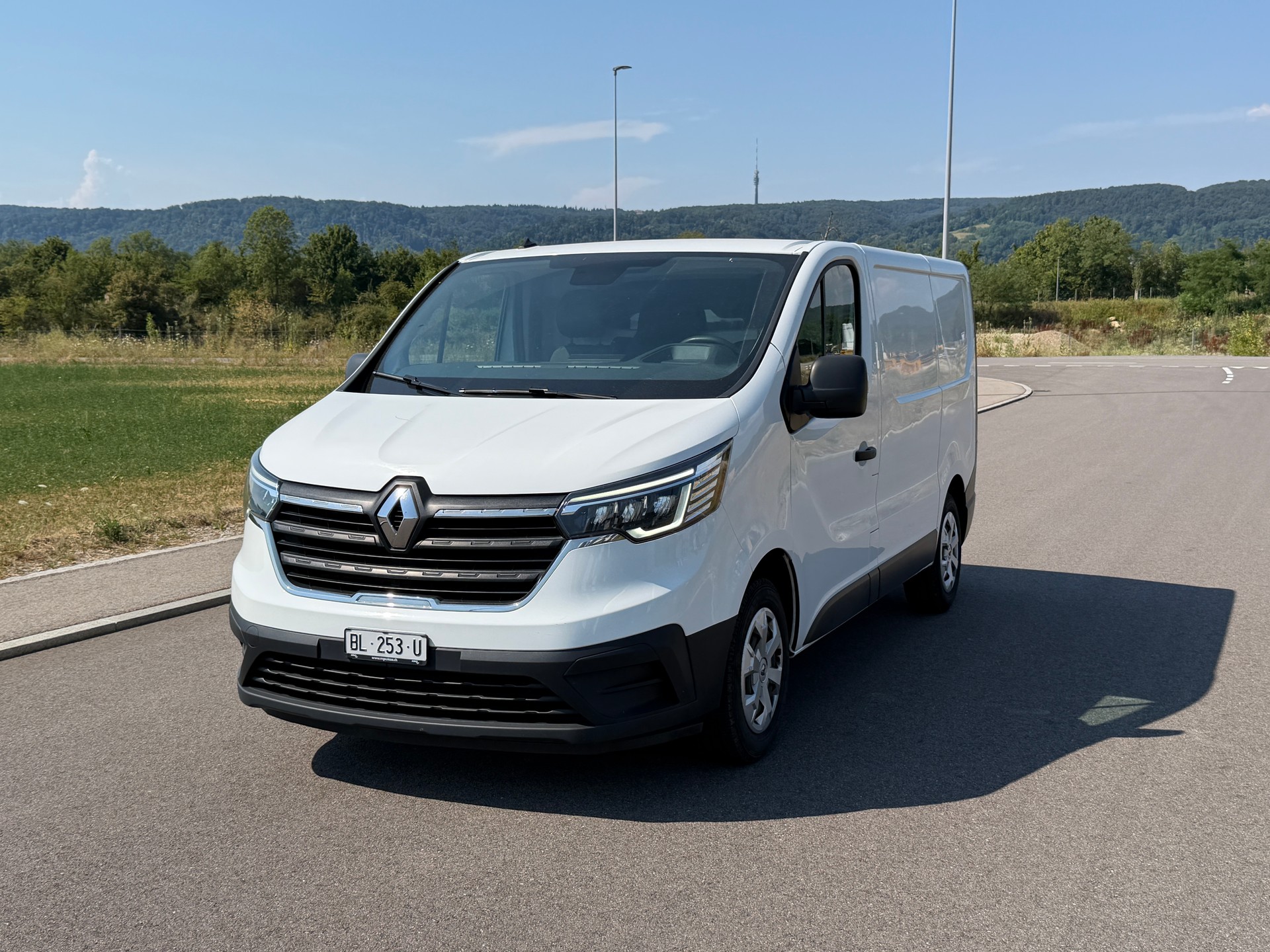 RENAULT Trafic 2.0 Blue dCi 130 Business L1H1 EN
