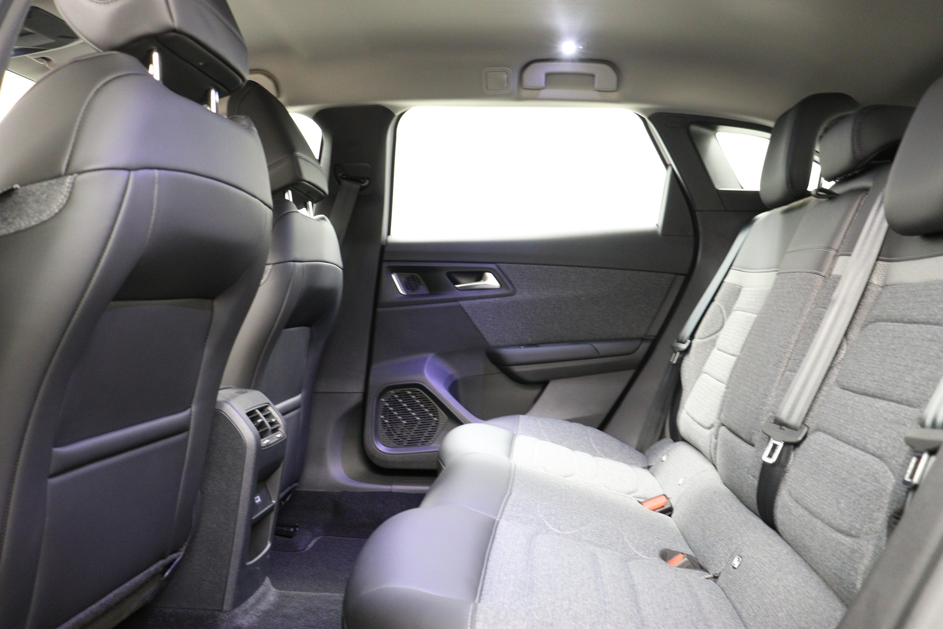 CITROEN C5 X 1.2 PureTech Swiss Edition-image-4