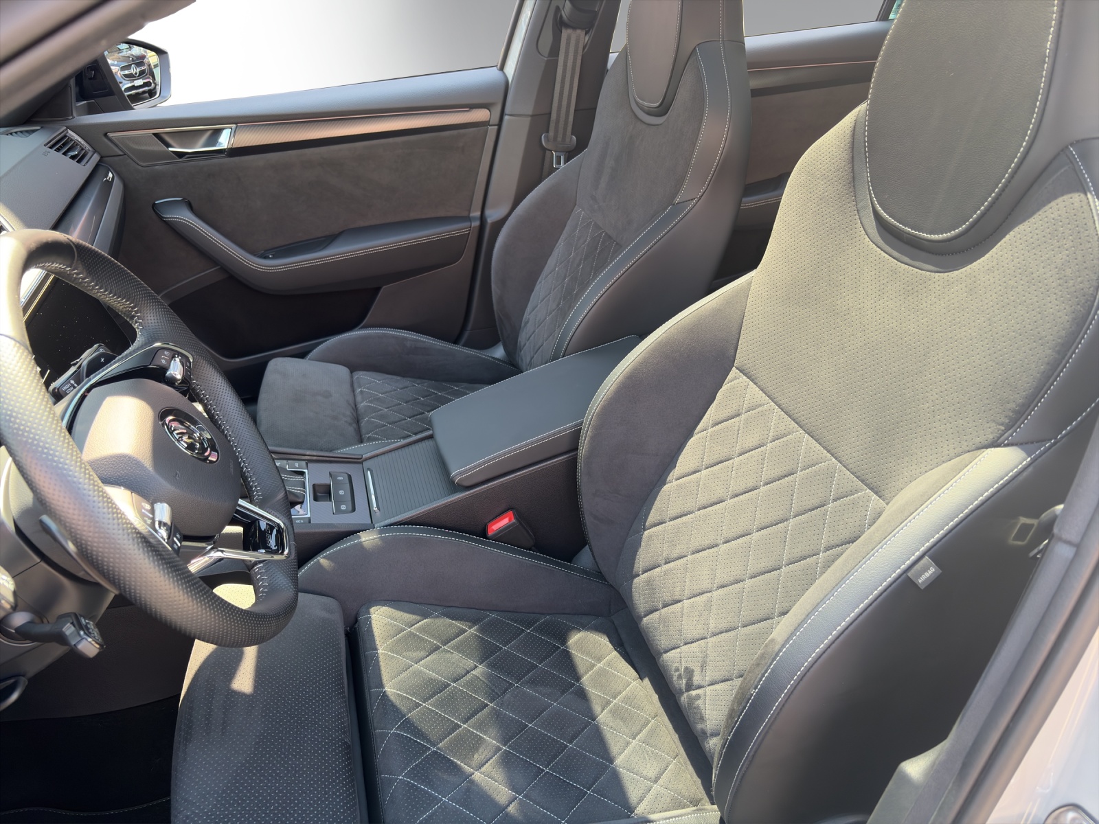 SKODA Superb 2.0 TSI SportL 4x4-image-8