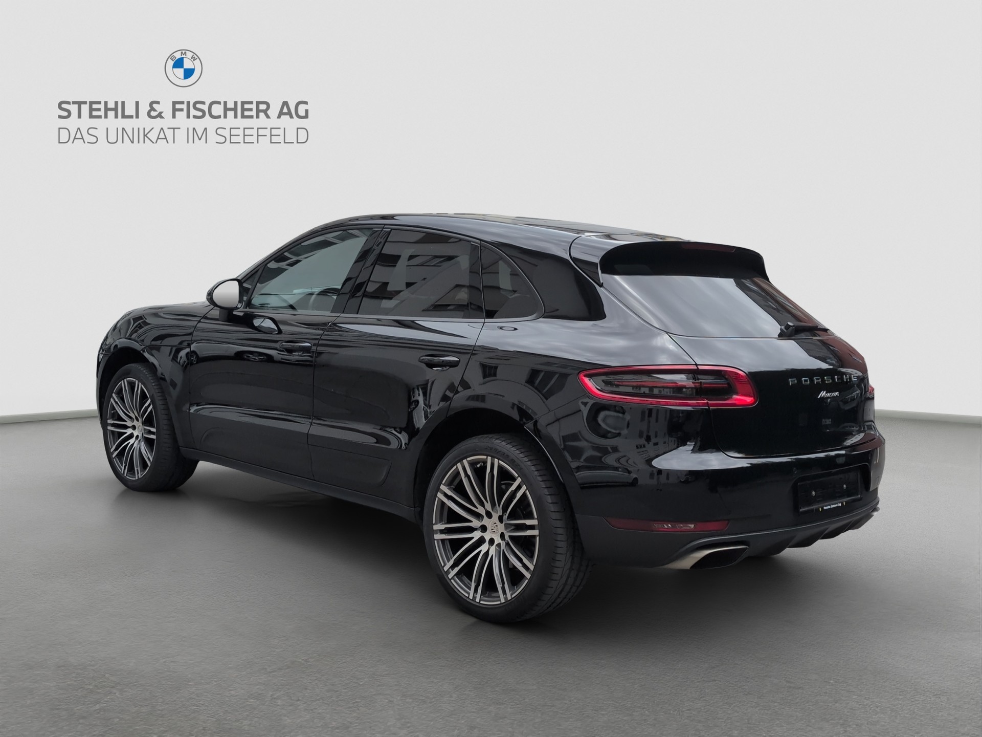 PORSCHE Macan PDK-showroom-element-3