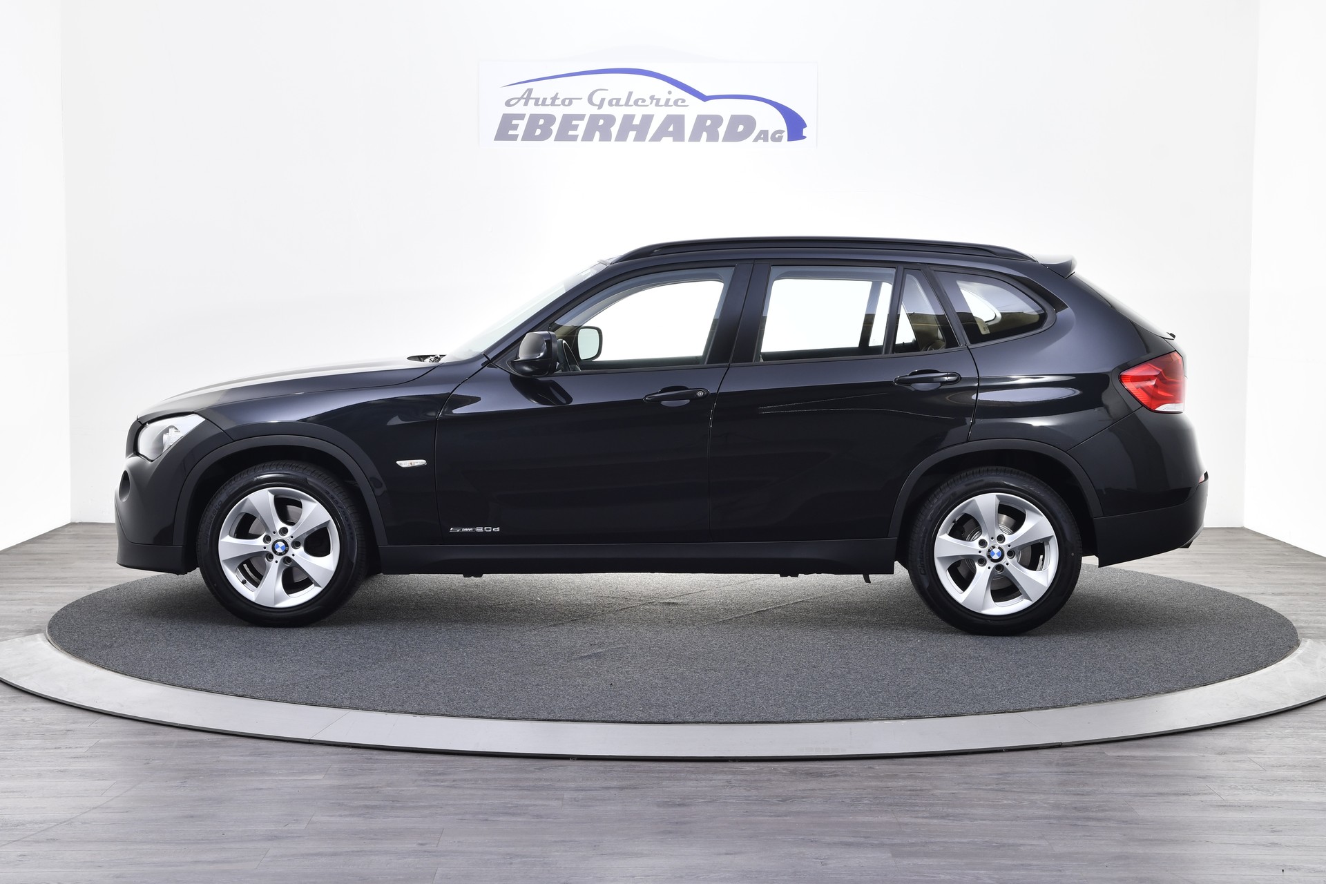 BMW X1 sDrive 20d Efficient-Dynamics Edition-showroom-element-1