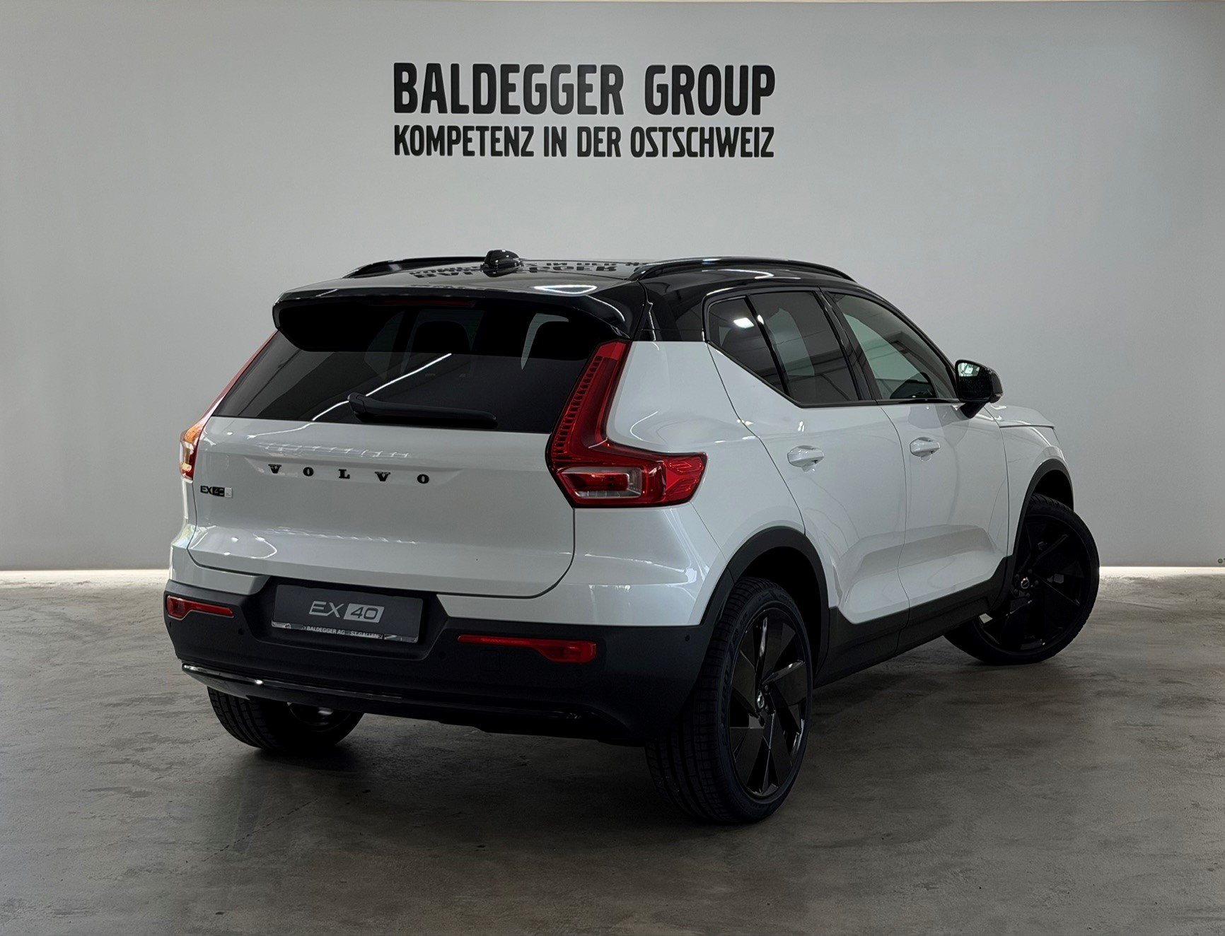 VOLVO EX40 Twin Black Edition AWD-showroom-element-2