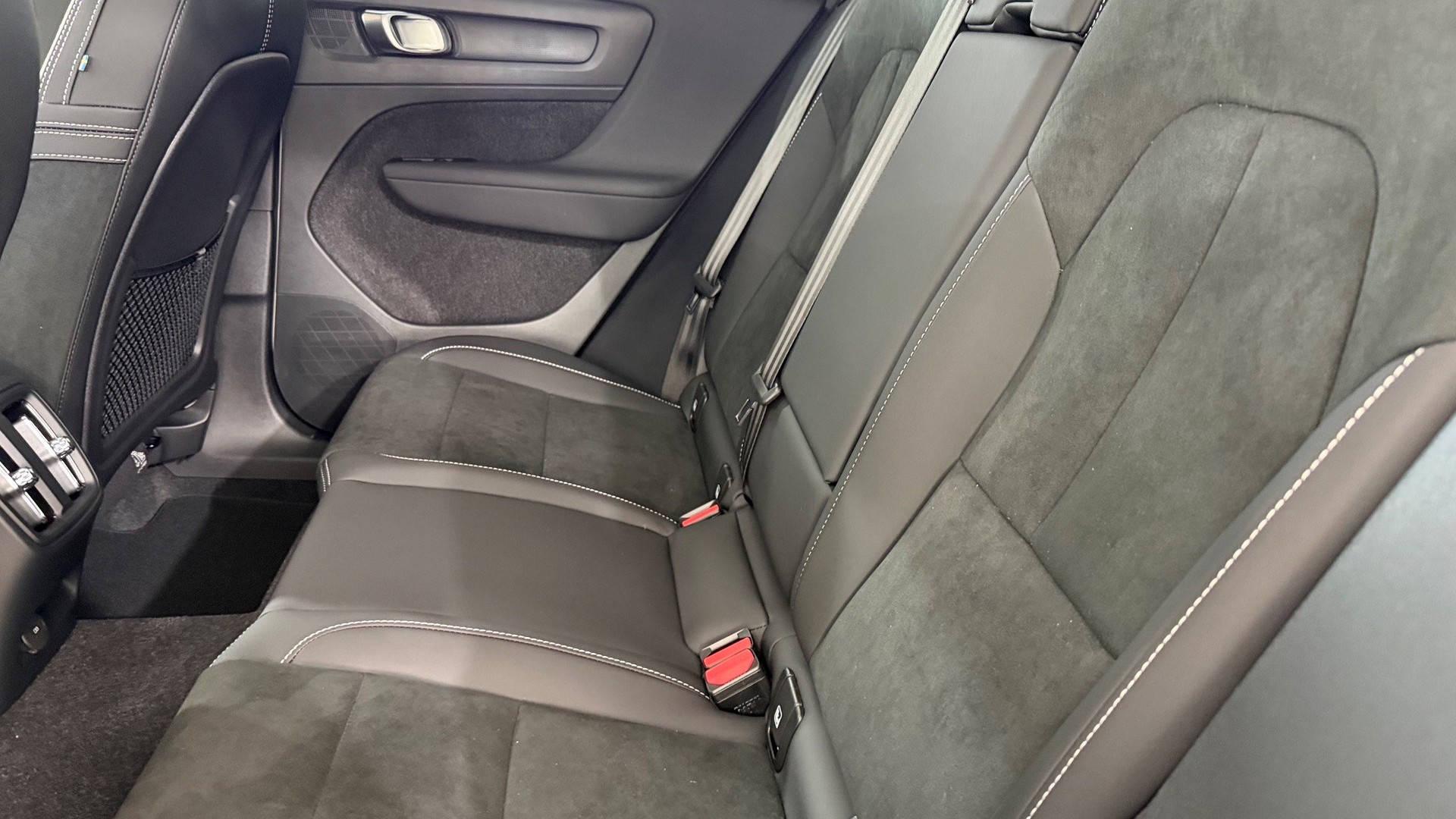 VOLVO EX40 Twin Black Edition AWD-image-5