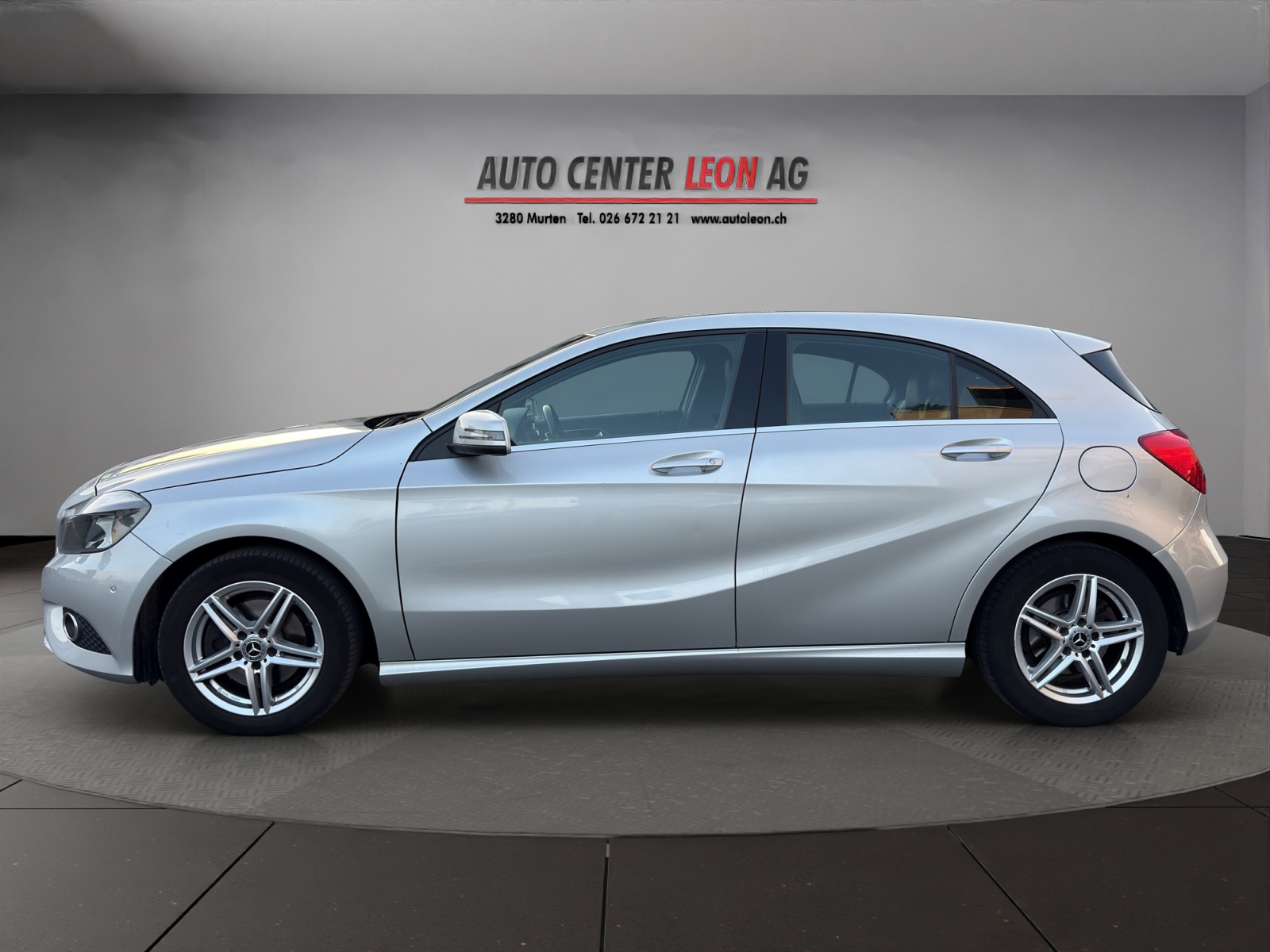 MERCEDES-BENZ A 180 Style 7G-DCT-showroom-element-2