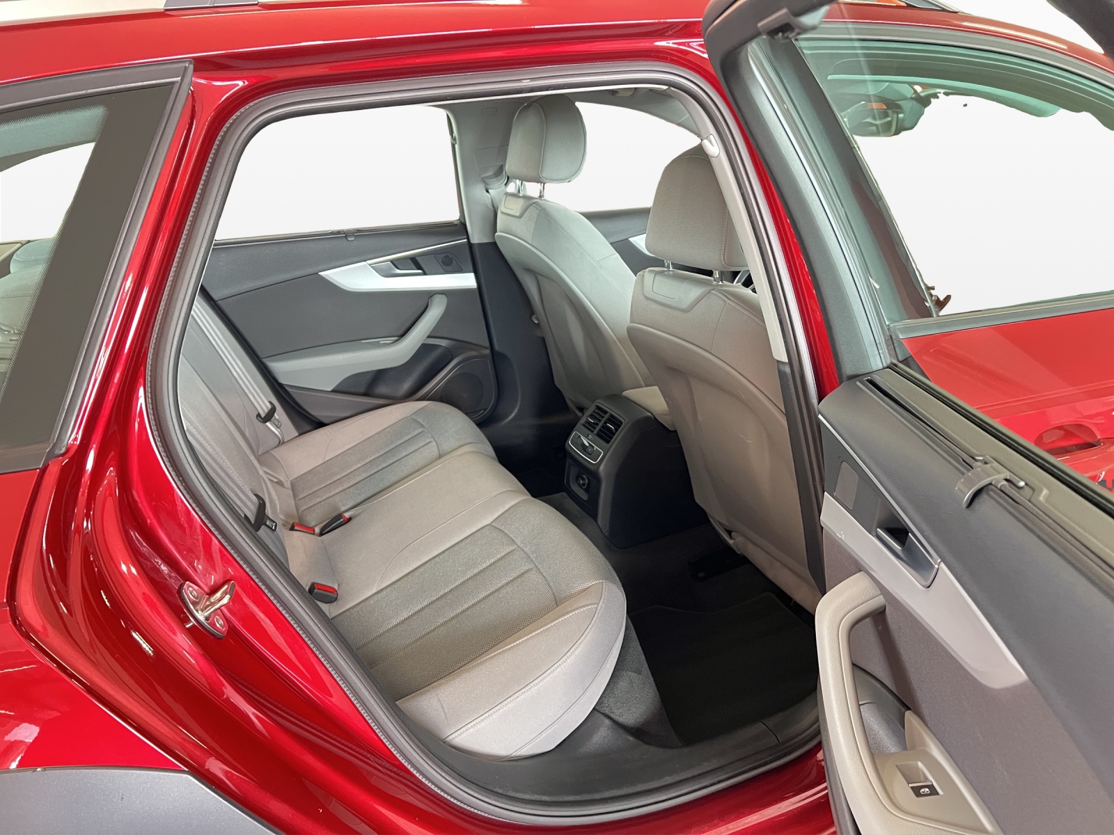 AUDI A4 allroad 3.0 TDI quattro tiptronic-image-9