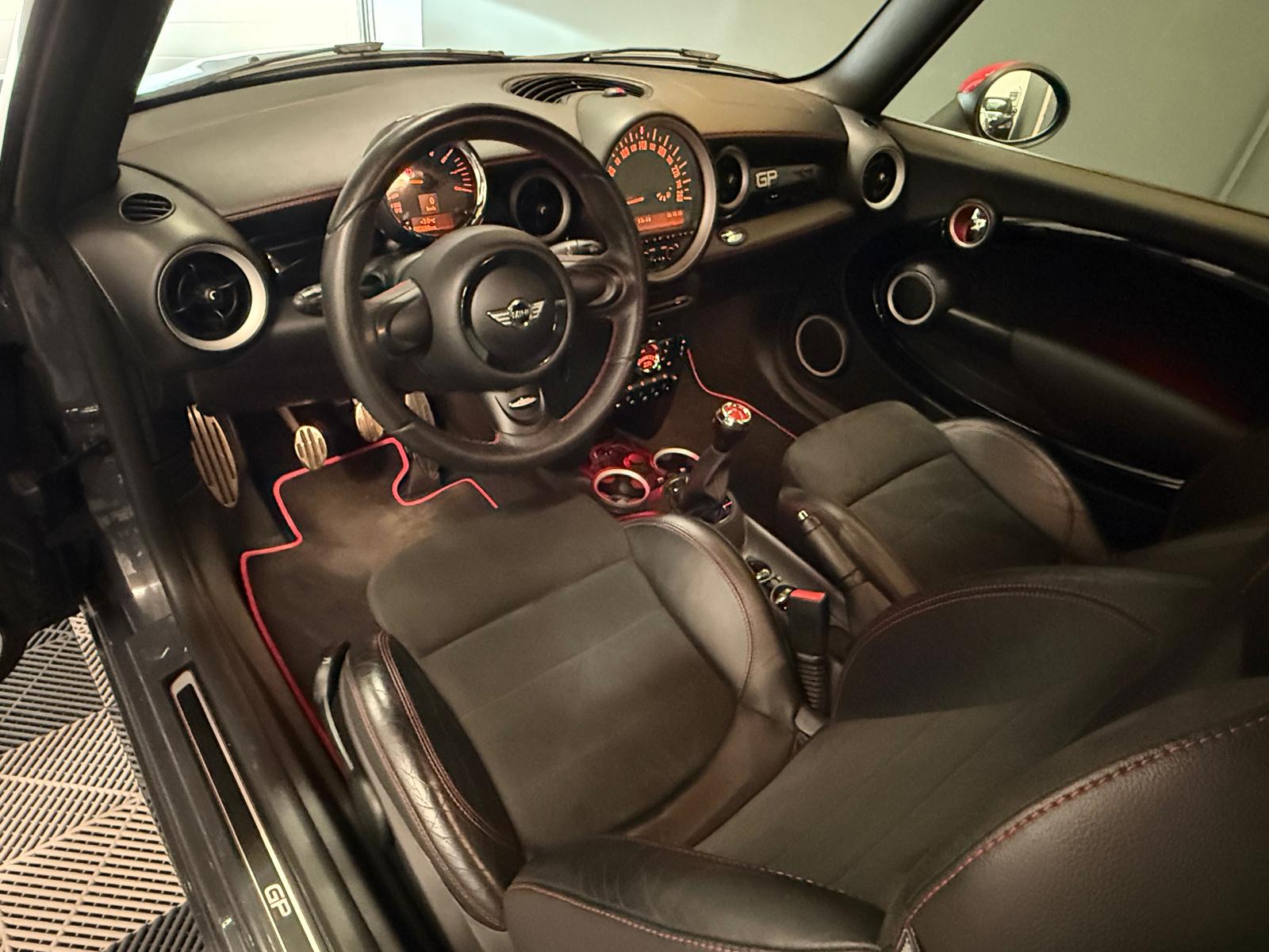 MINI Cooper John Cooper Works GP-showroom-element-1