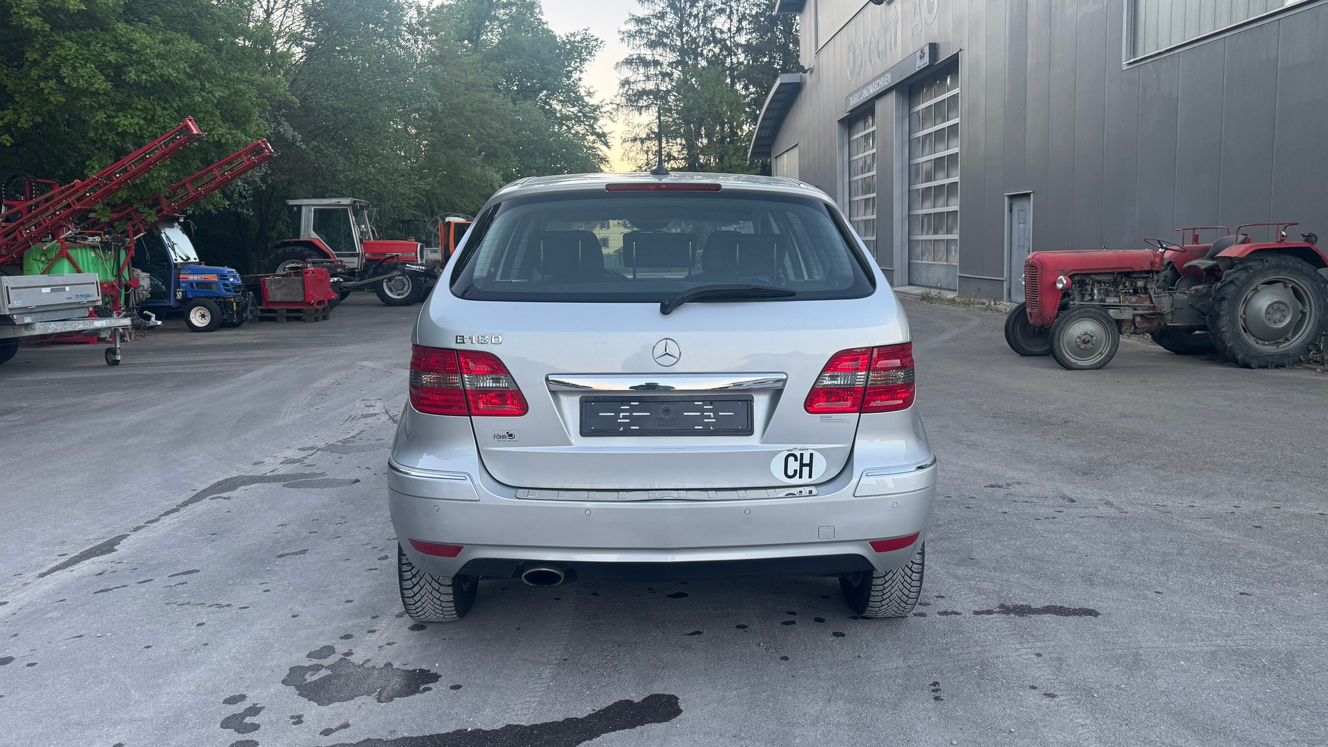MERCEDES-BENZ B 180-showroom-element-3