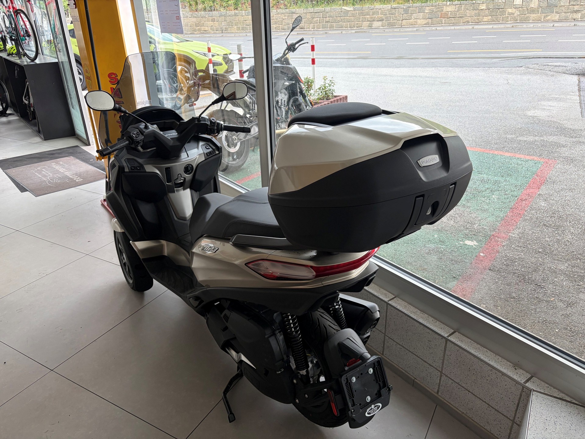 PIAGGIO MP3 400 RST-image-3