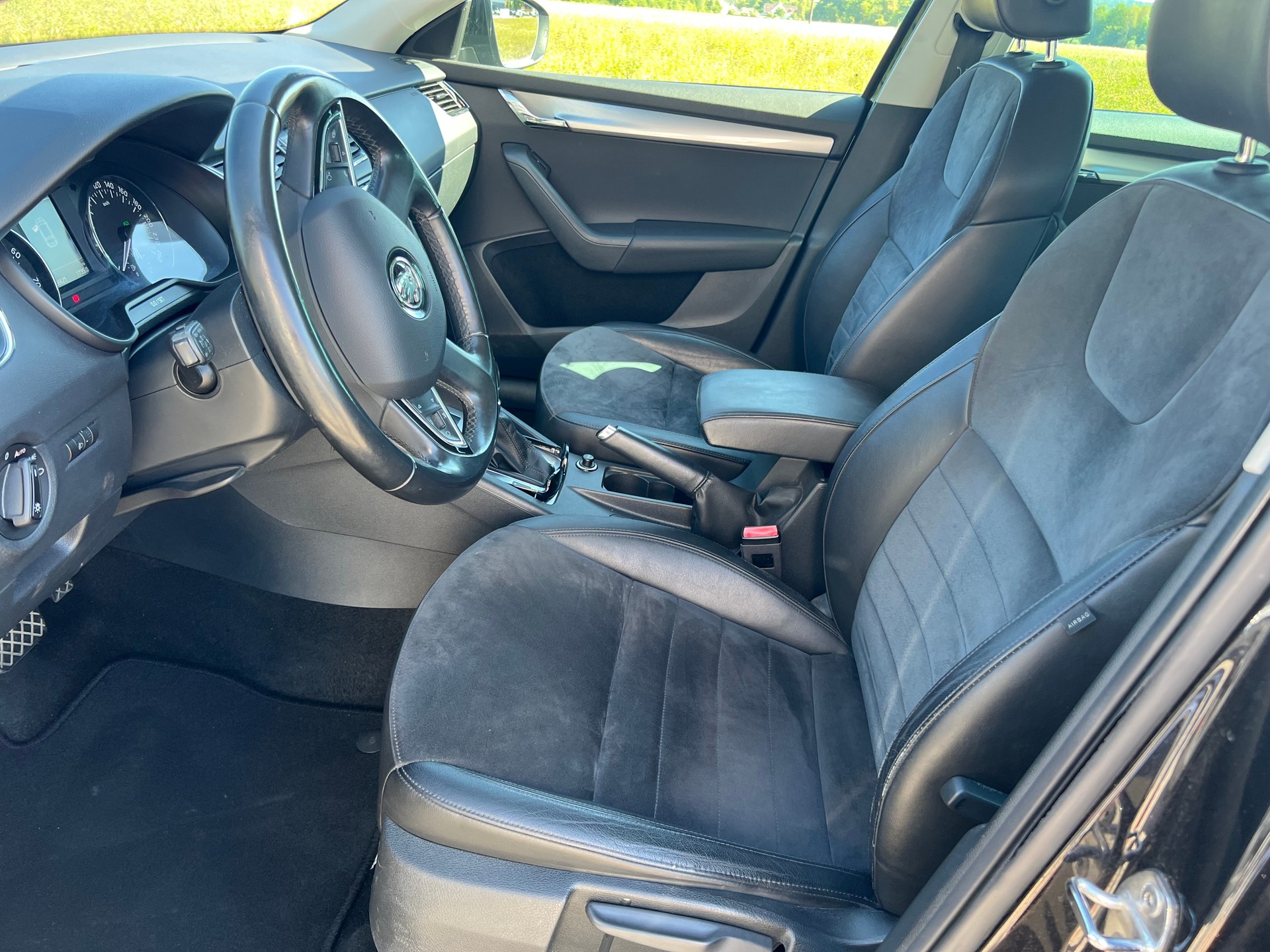 SKODA Octavia Combi 1.8 TSI Elegance 4x4 DSG-image-4