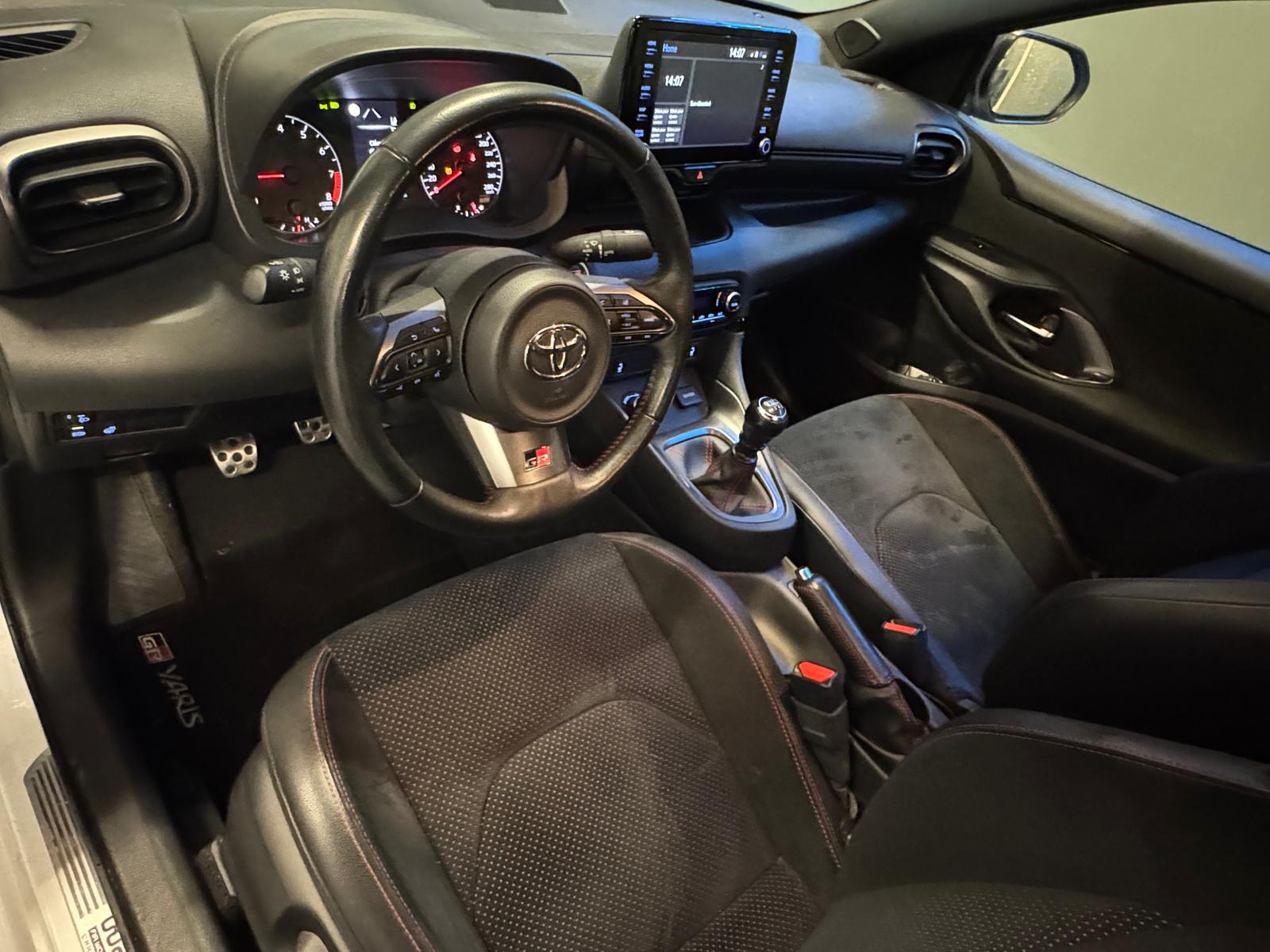 TOYOTA Yaris 1.6 GR Sport-showroom-element-1