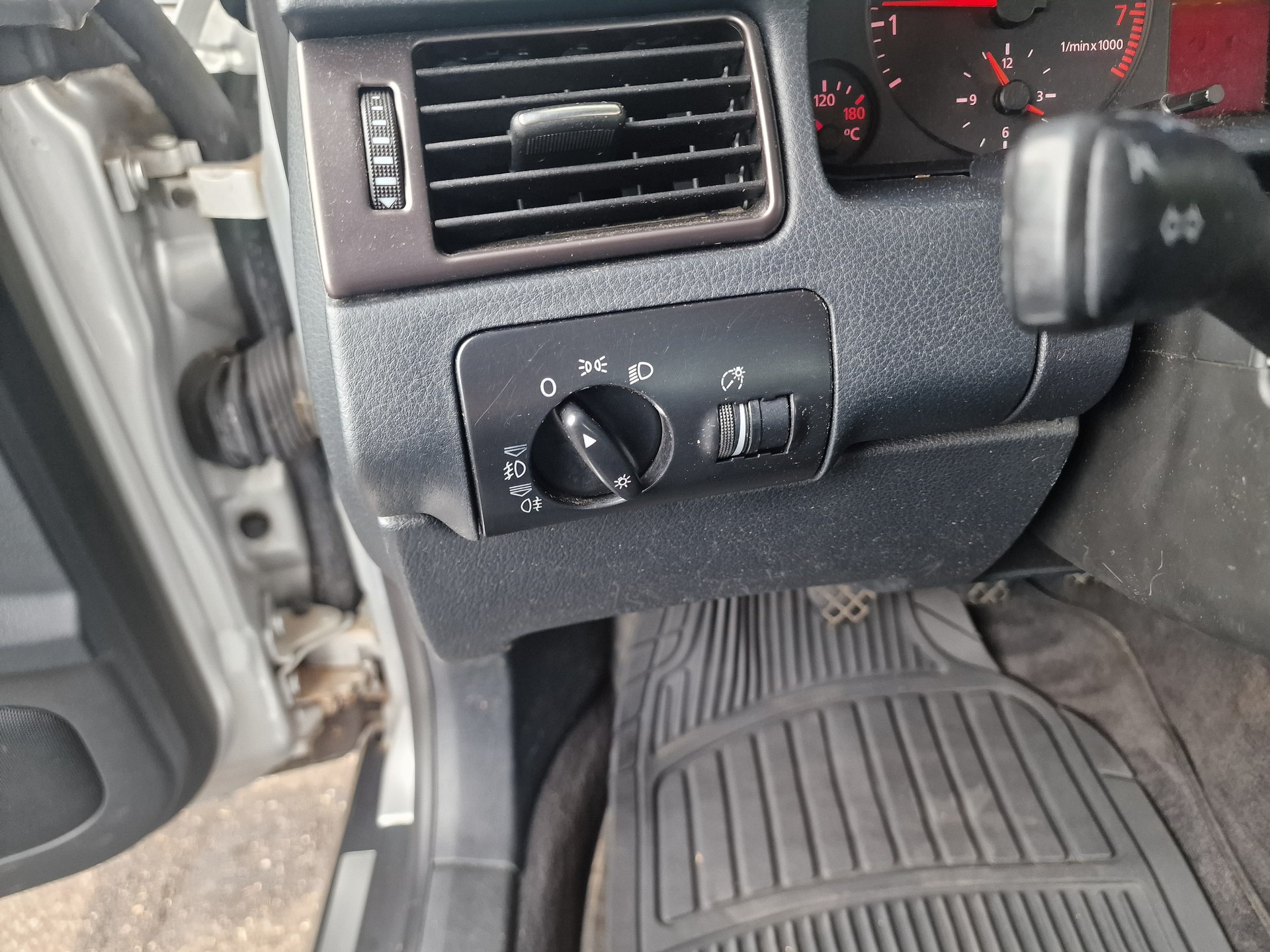 AUDI A6 Avant 2.7 T quattro Advance gepflegt AHK MFK Neu 12Mt Gara-image-16