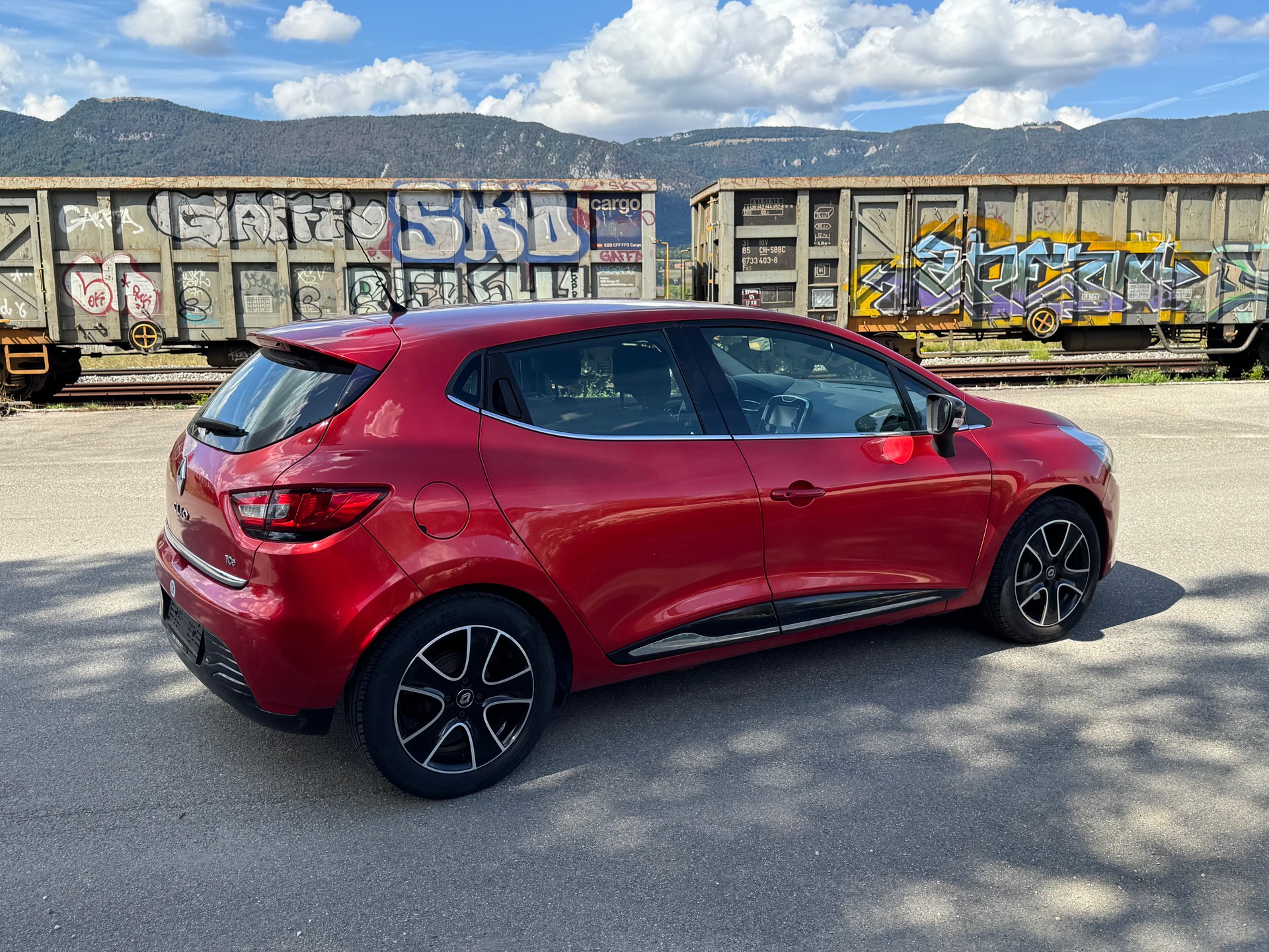 RENAULT Clio 0.9 12V Swiss Edition-showroom-element-2