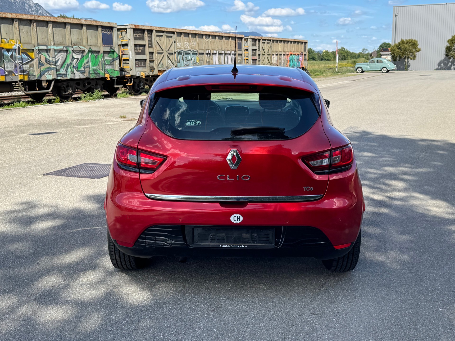 RENAULT Clio 0.9 12V Swiss Edition-showroom-element-3