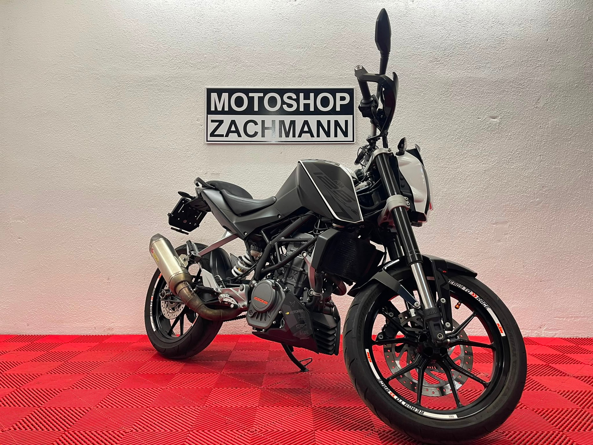 KTM 125 Duke-image-2