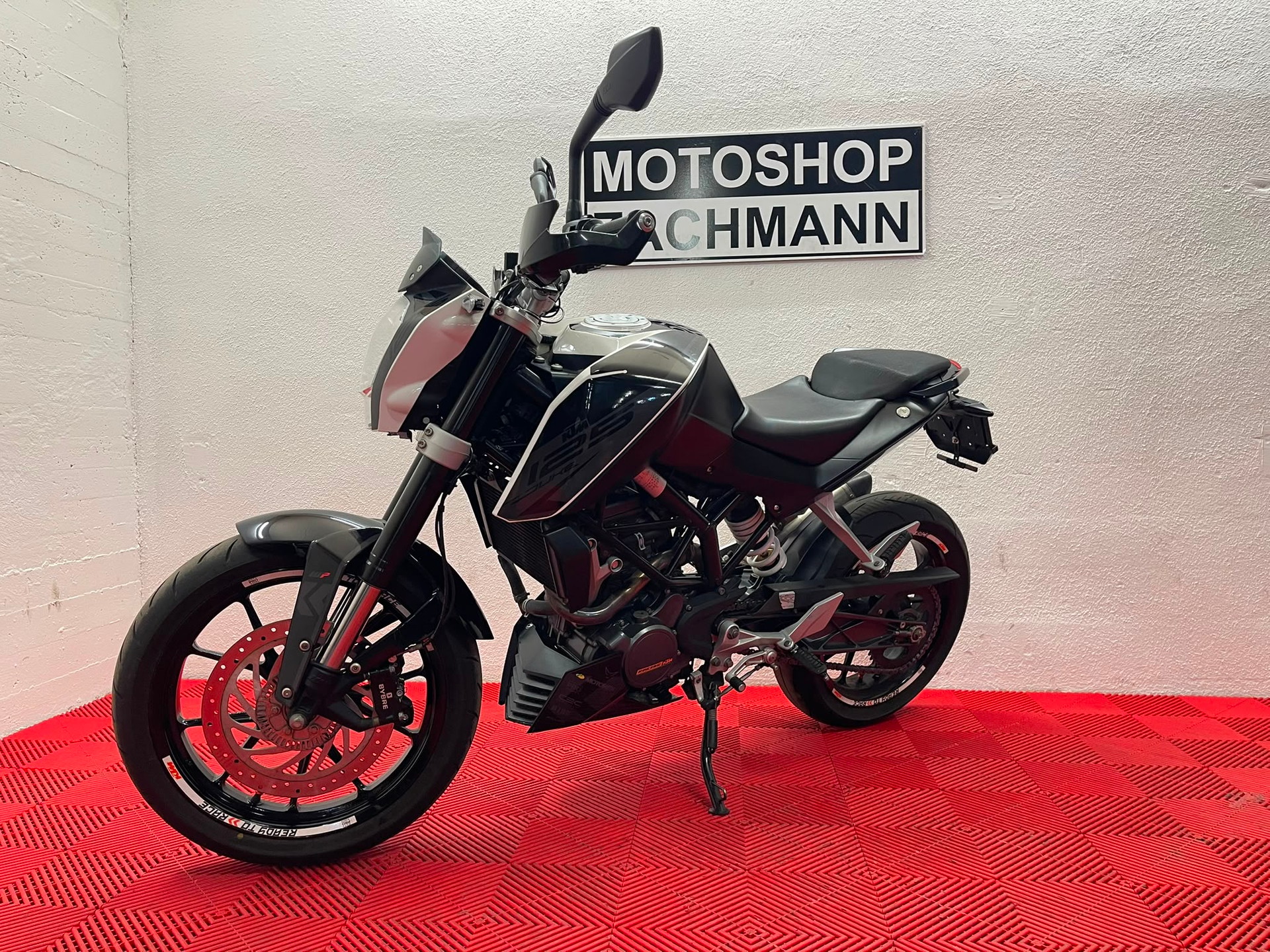 KTM 125 Duke-image-1
