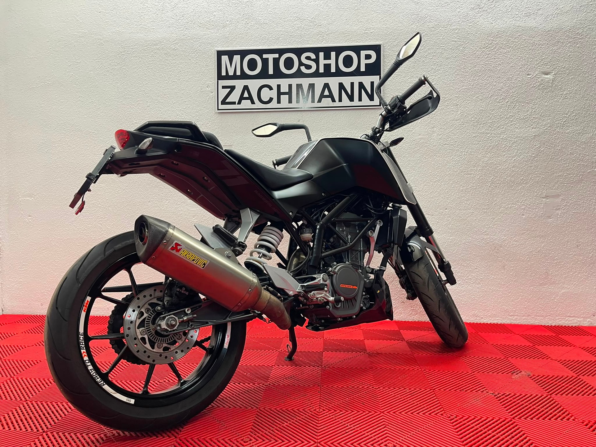 KTM 125 Duke-image-4