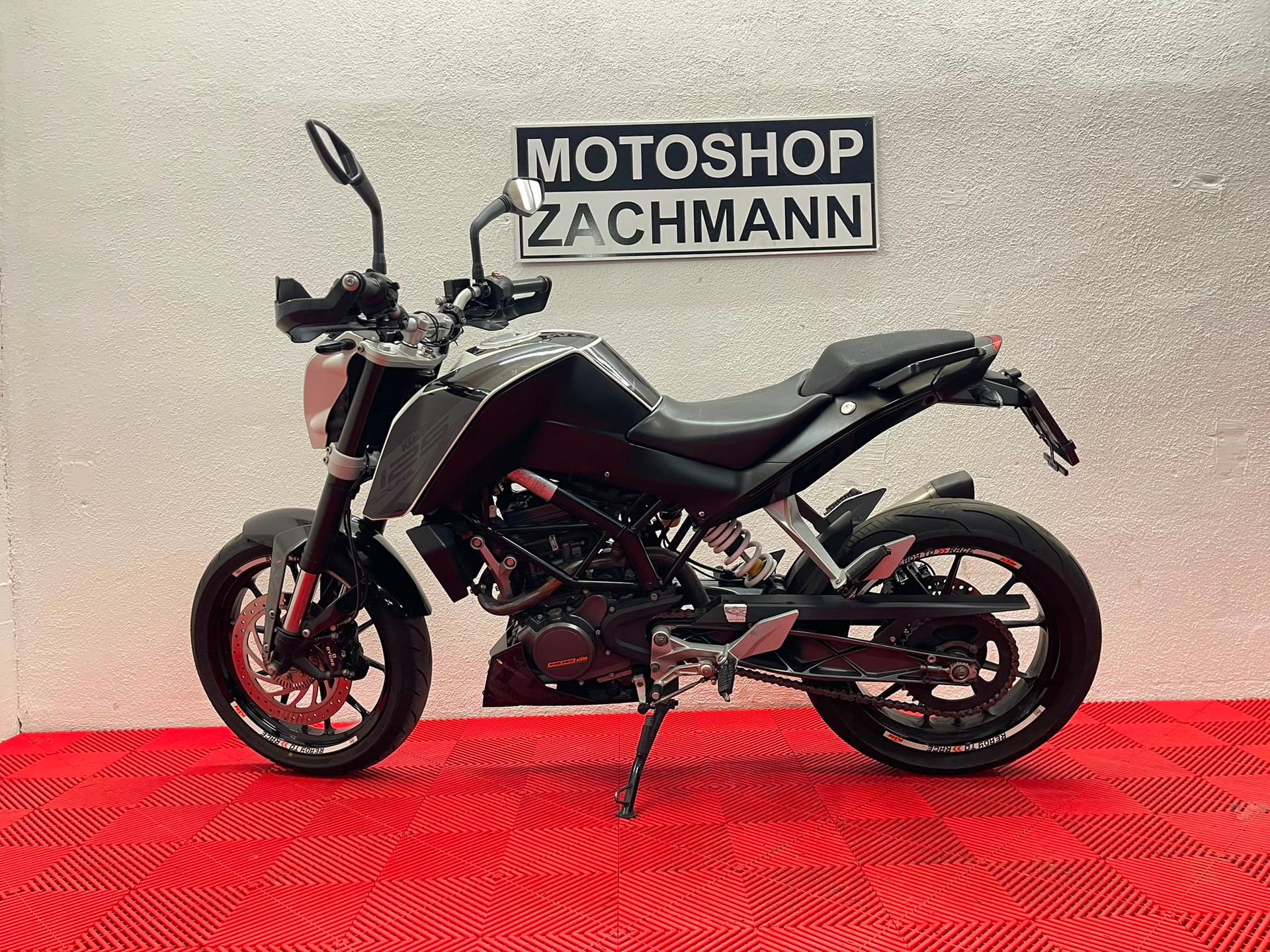 KTM 125 Duke-image-3