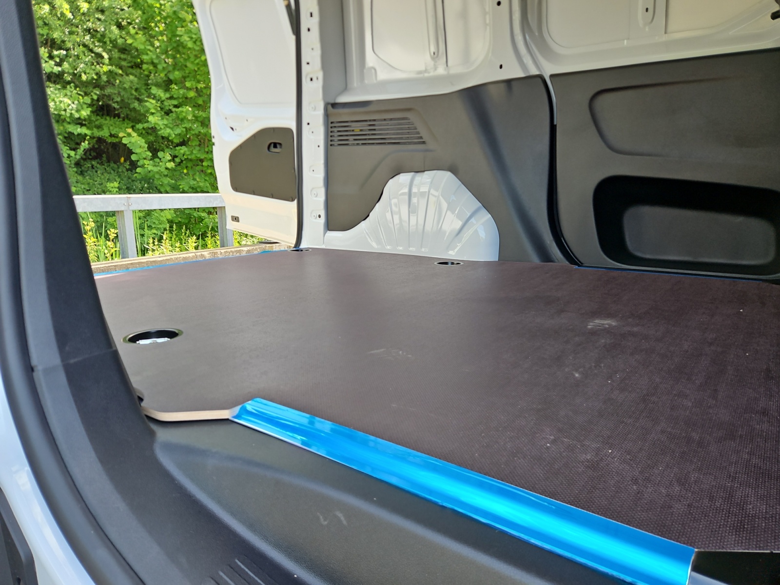 PEUGEOT Partner 1.5 Blue HDi Standard 650kg * Holzboden * Durchladeluke für lange Gegenstände *CarPlay Kabellos-image-13