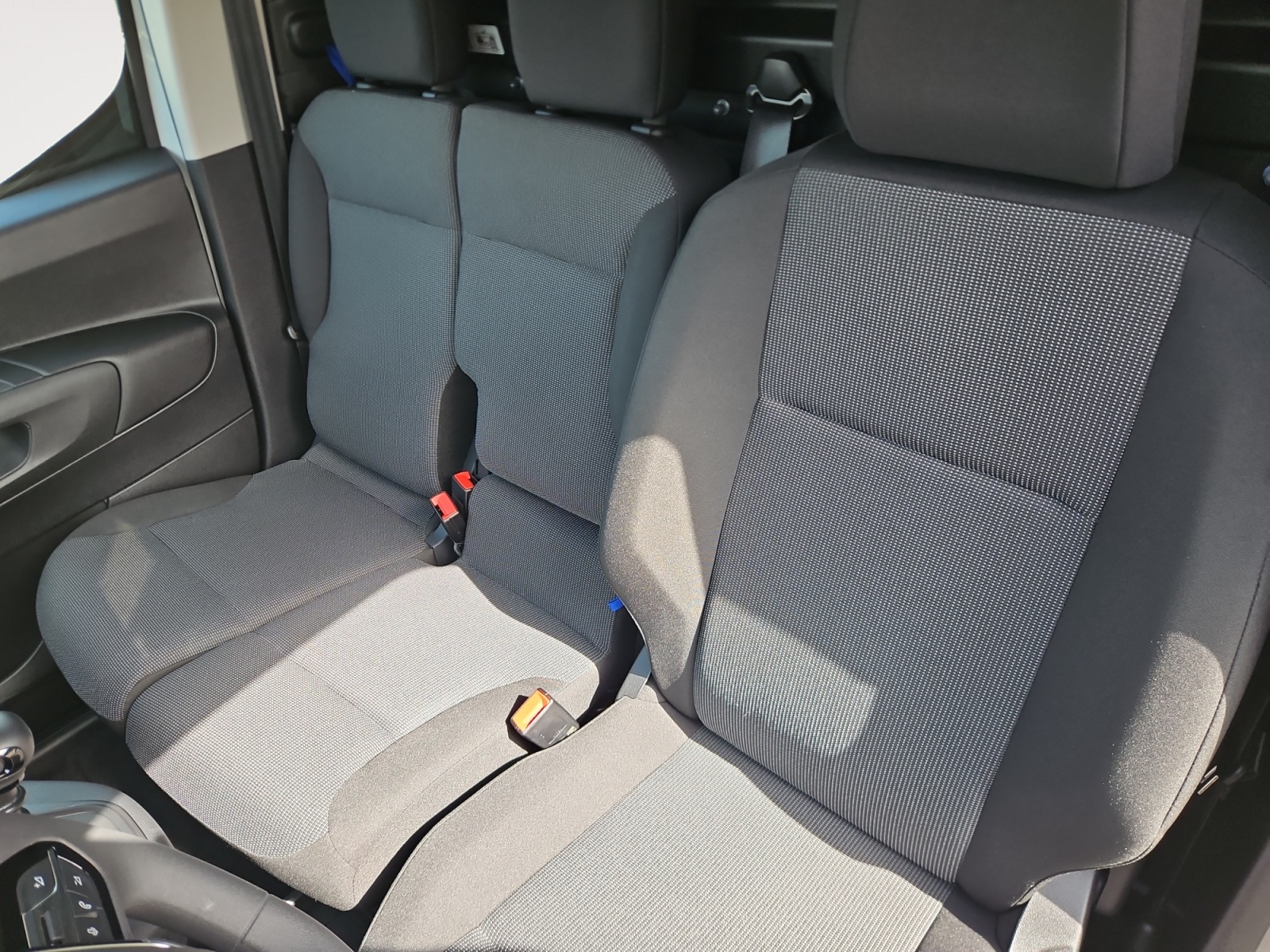 PEUGEOT Partner 1.5 Blue HDi Standard 650kg * Holzboden * Durchladeluke für lange Gegenstände *CarPlay Kabellos-image-8