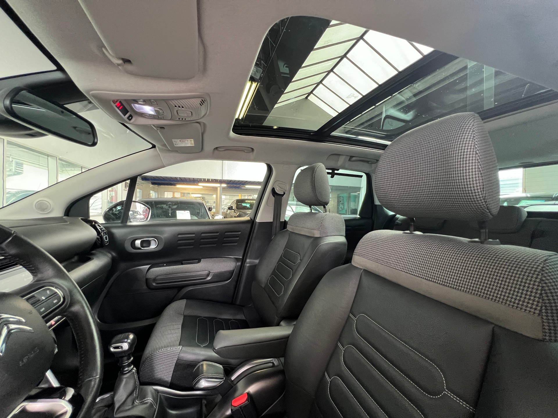 CITROEN C3 Aircross 1.2i PureTech Shine-image-9