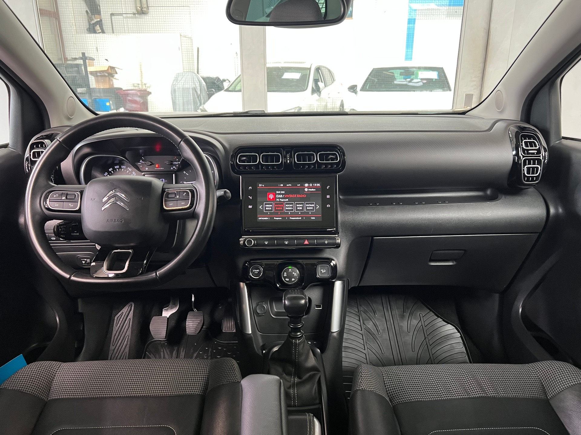 CITROEN C3 Aircross 1.2i PureTech Shine-image-4