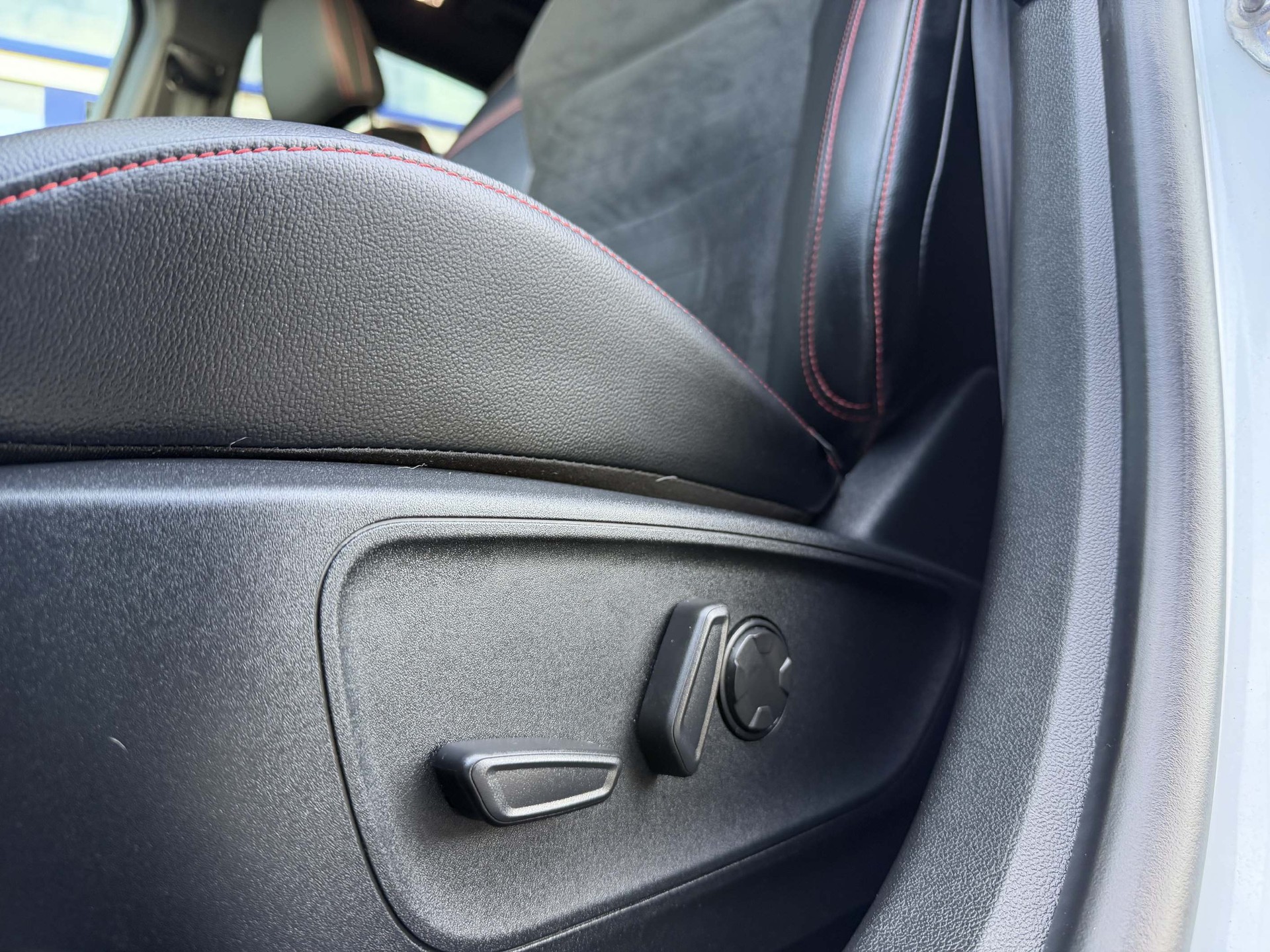 FORD Kuga 2.5 Hybrid ST-Line X 4x4-image-11